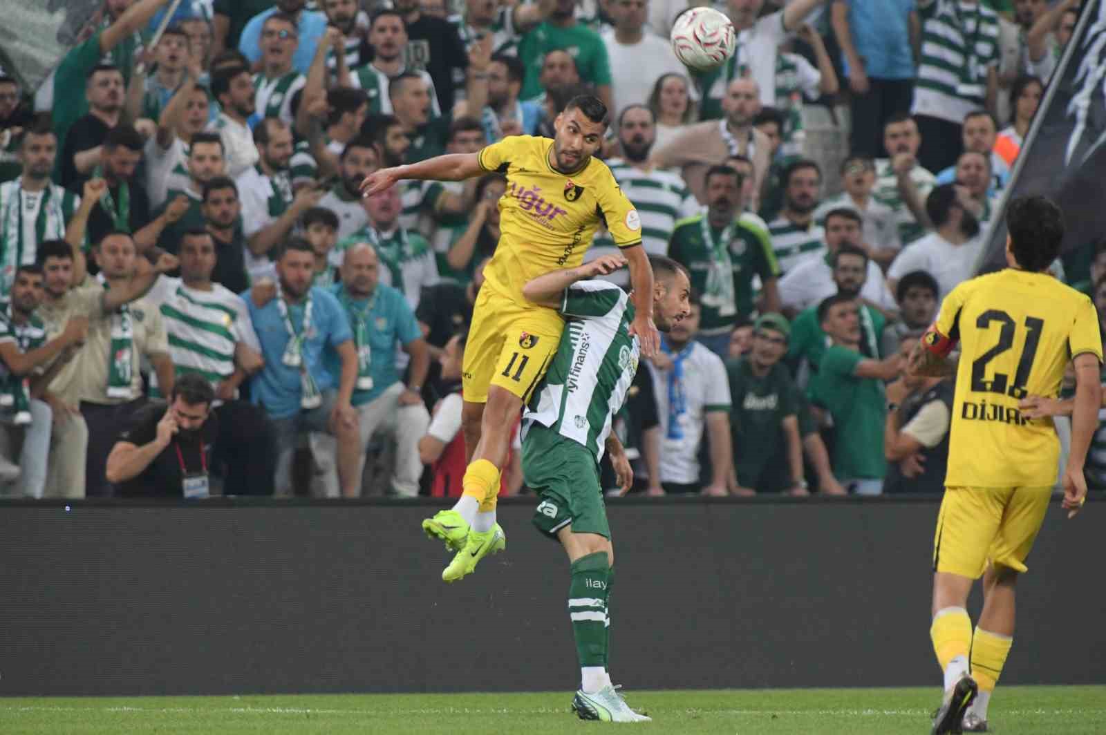 Bursaspor, İstanbulspor’u 4-0 mağlup etti