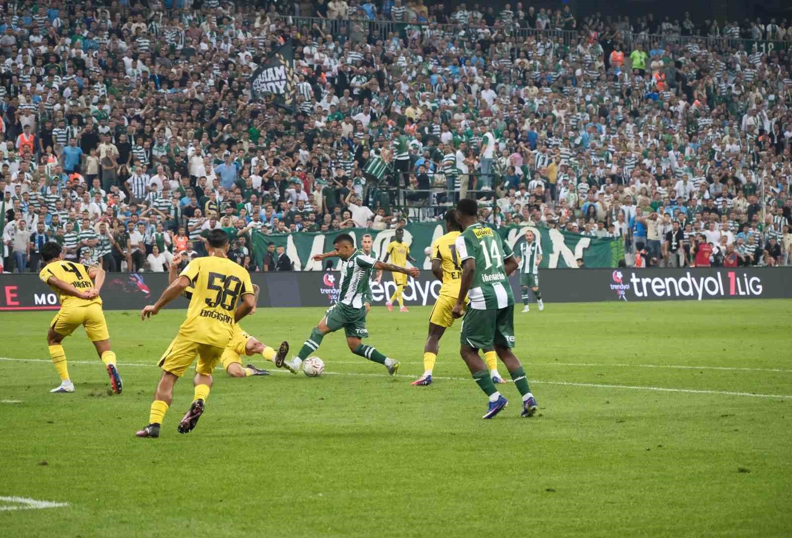 Bursaspor, İstanbulspor’u 4-0 mağlup etti