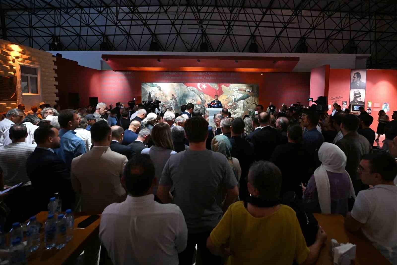 İzmir’de ’Nazım Hikmet-Romantika’ sergisi kapılarını açtı