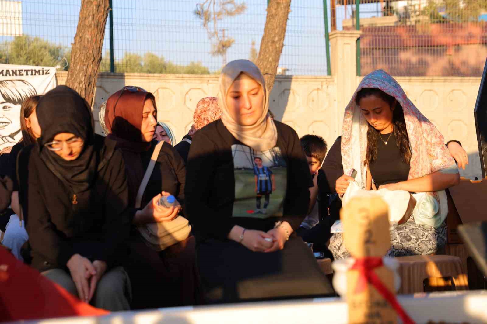 Okul saldırısında ölen Bayram Nabi Şişik, doğum gününde mezarı başında anıldı