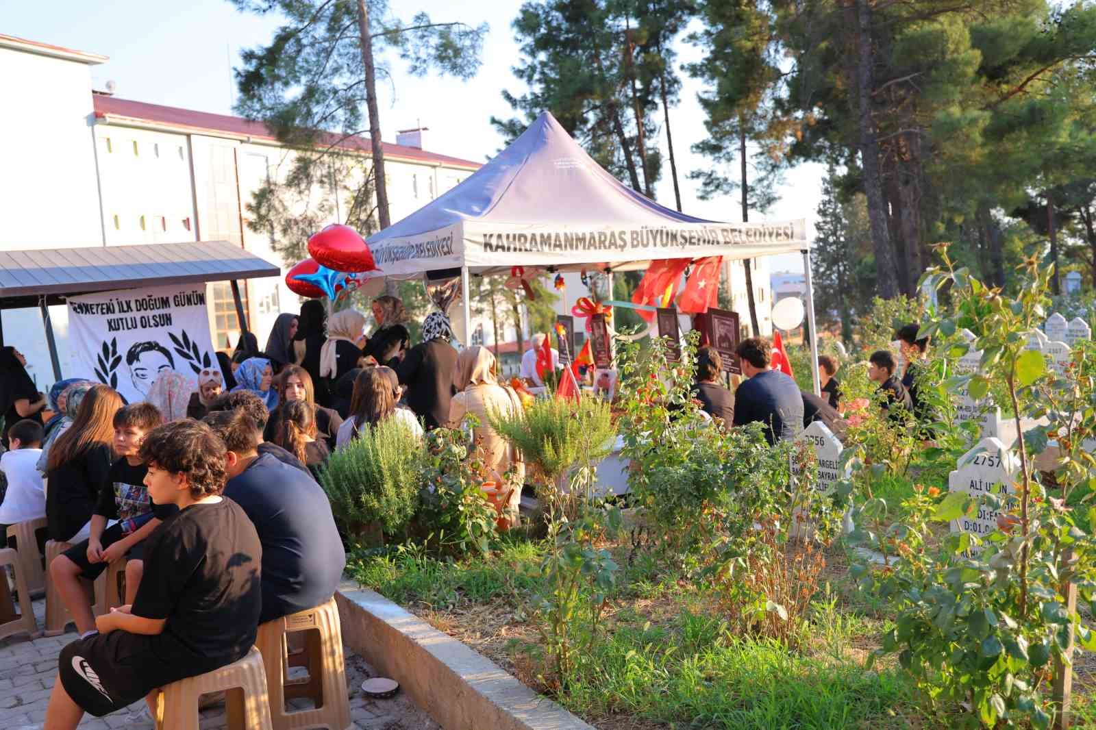 Okul saldırısında ölen Bayram Nabi Şişik, doğum gününde mezarı başında anıldı