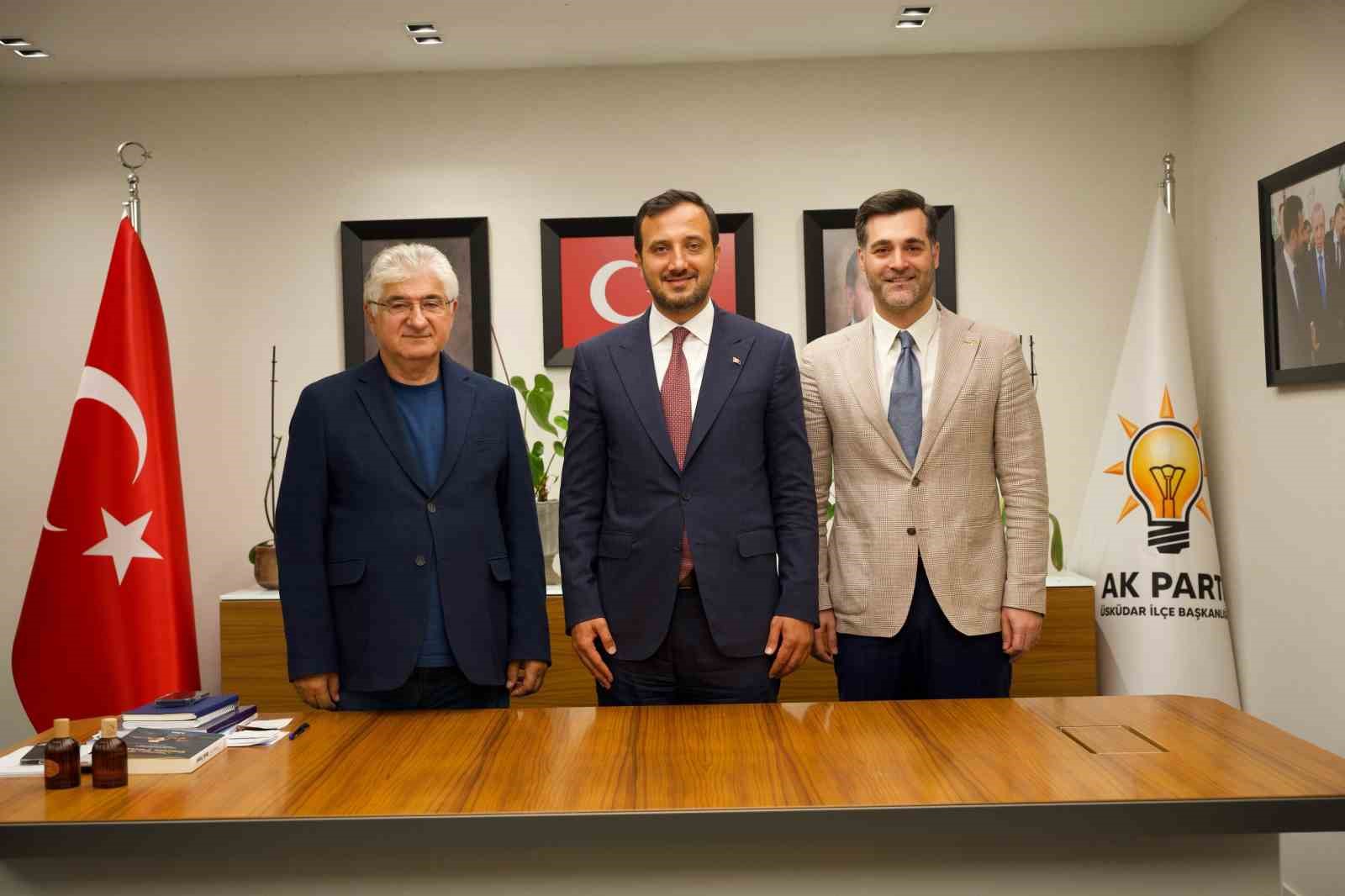 Üsküdar’da 4 CHP’li meclis üyesi AK Parti’ye katıldı