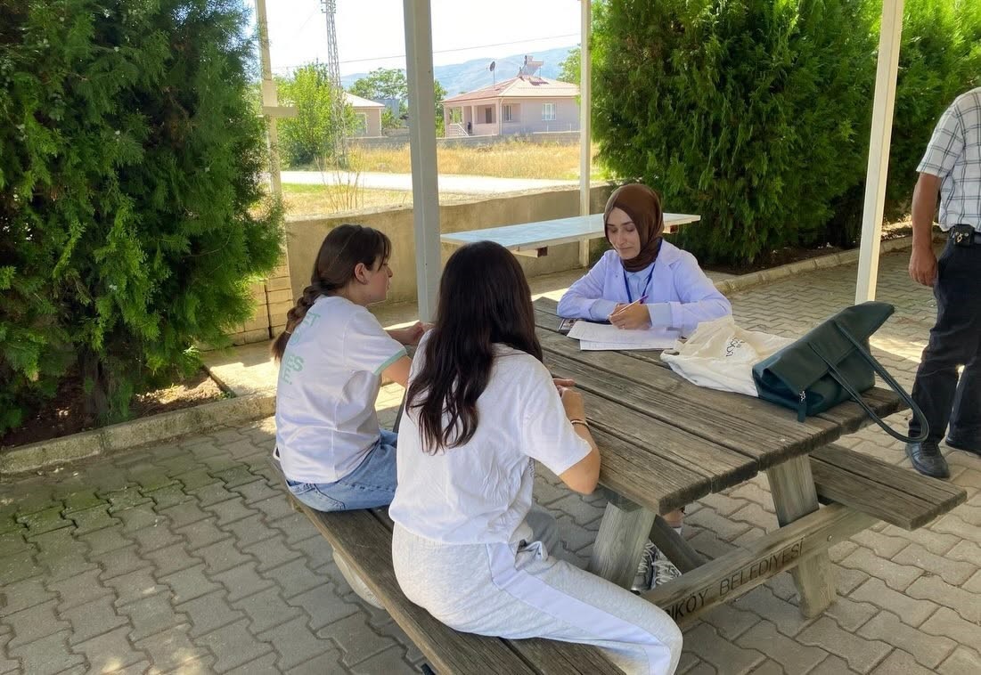 Sağlık ekipleri köy köy geziyor: Erzincan’da vatandaşlara sağlıklı yaşam bilgilendirmesi