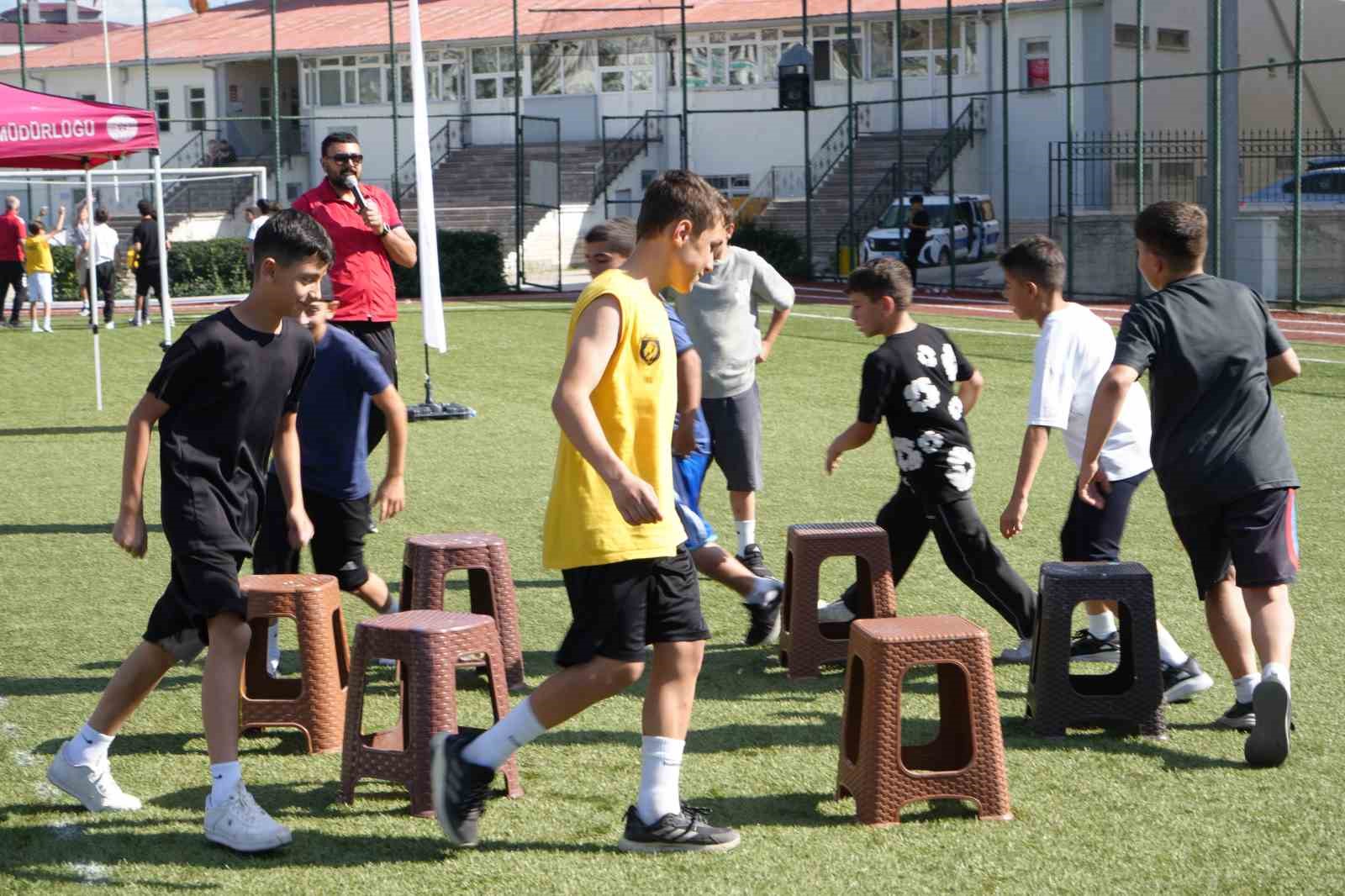 Bayburt’ta çocuklar ders zili öncesi enerji depoladı