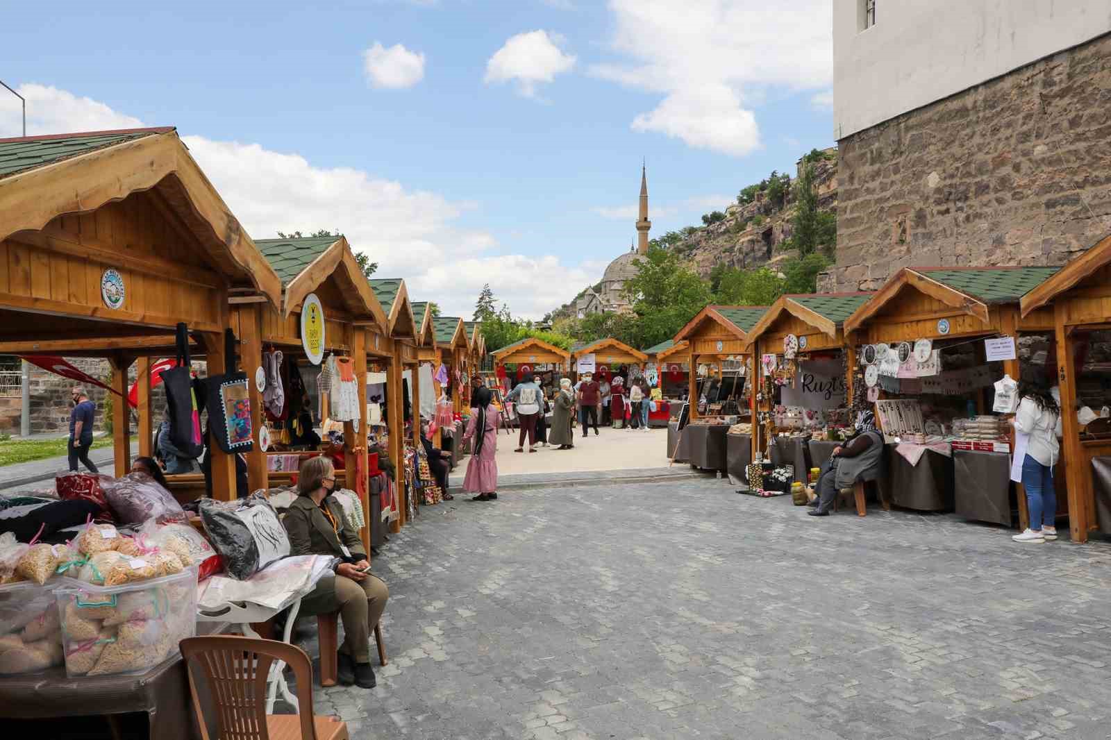 Talas’ın maharetli elleri sonbahara merhaba diyor