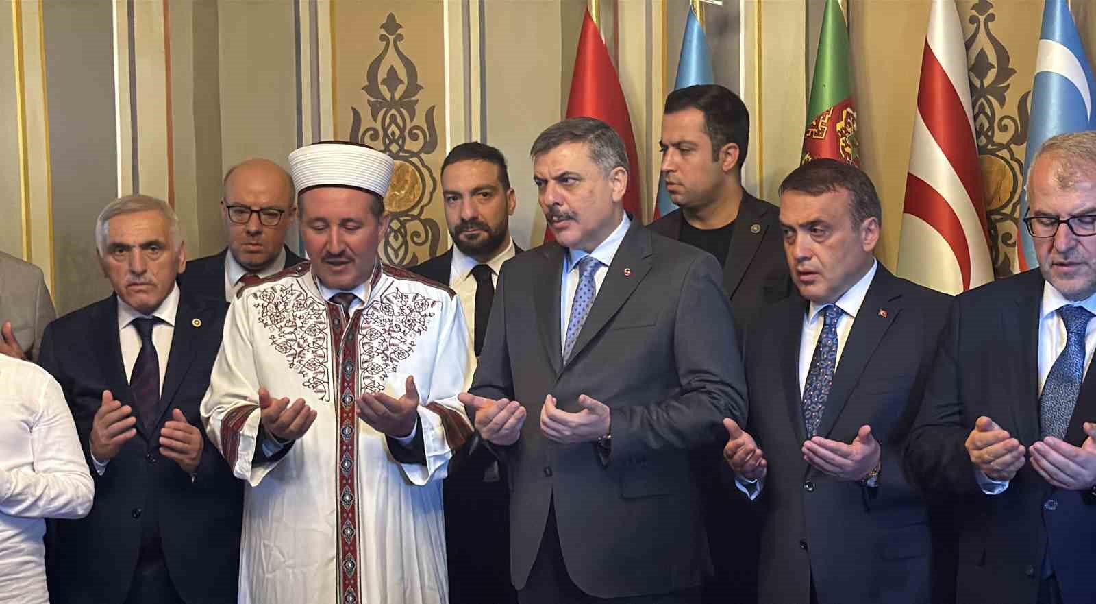 Bakan Çiftçi, Ertuğrul Gazi Türbesi’ni ziyaret etti, hafızlık öğrenimi gören öğrenciye bisiklet hediye etti