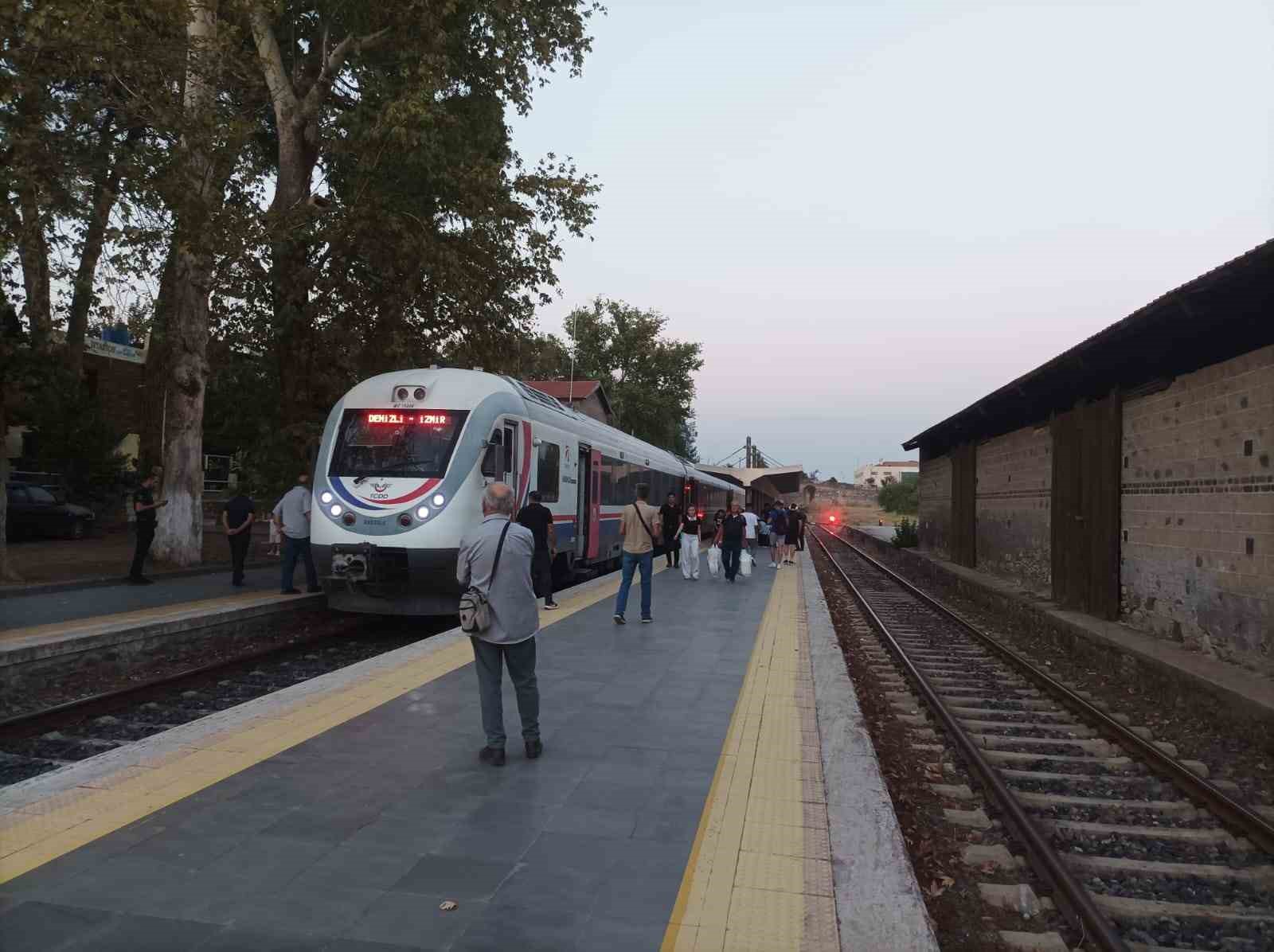 Denizli - İzmir treni arıza yaptı