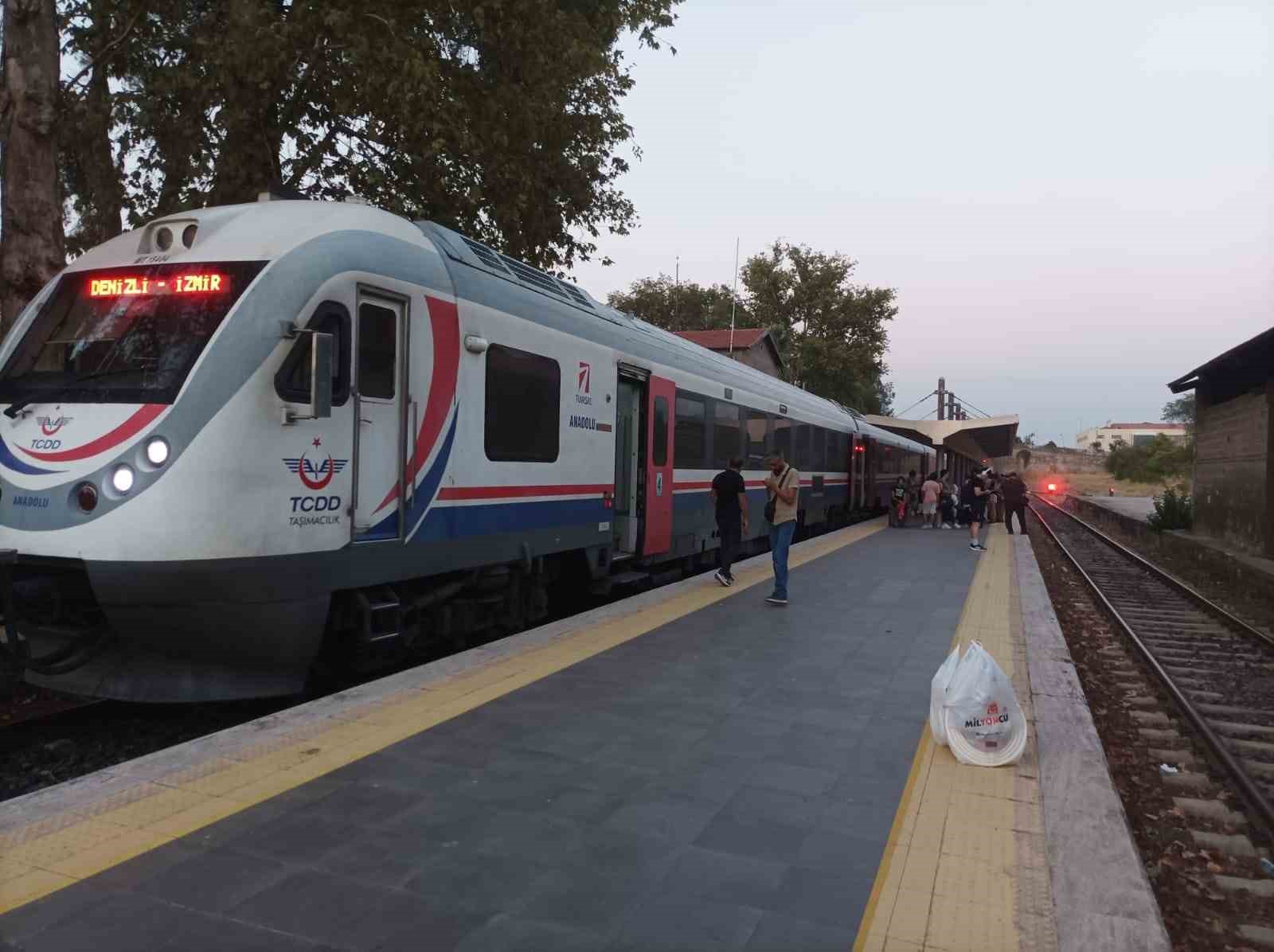 Denizli - İzmir treni arıza yaptı