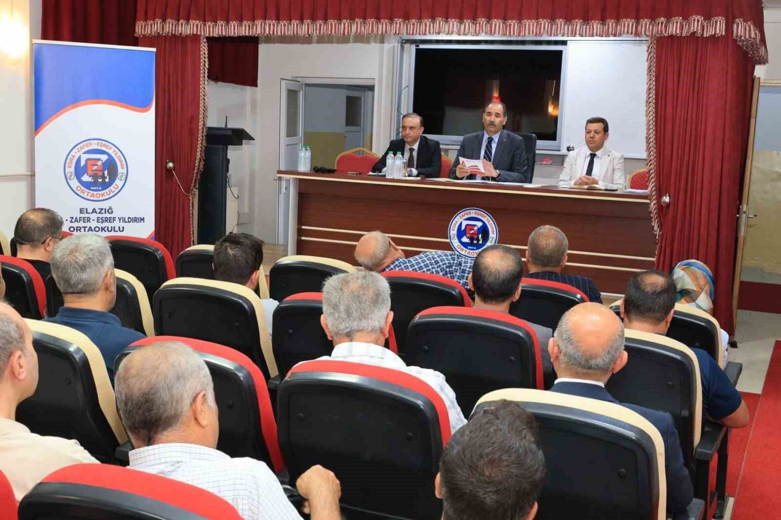 Milli Eğitim Müdürü Gün, ortaokul müdürleriyle bir araya geldi