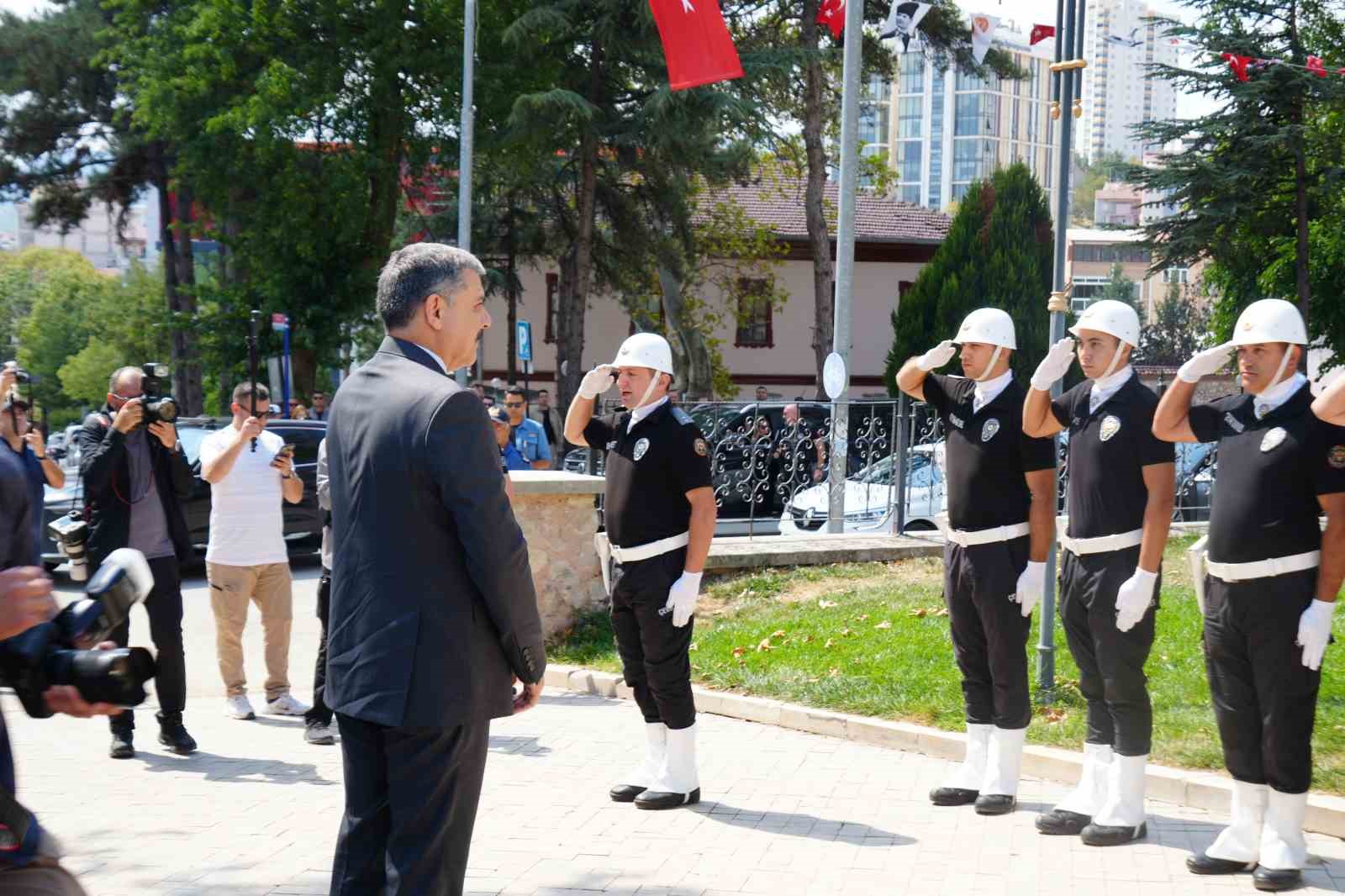Bakanı Çiftçi, adını taşıyan çınar fidanını dikerek can suyu verdi