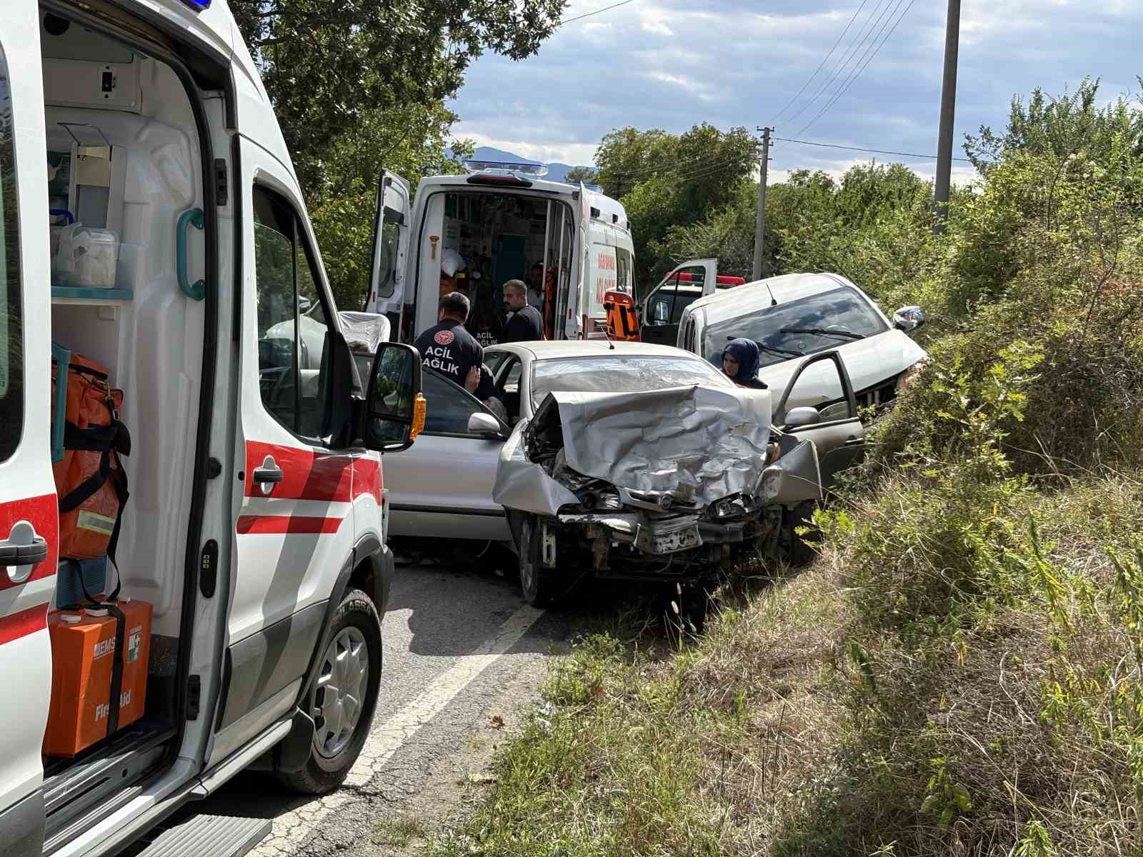 Kastamonu’da kamyonet ile otomobil çarpıştı: 4 yaralı
