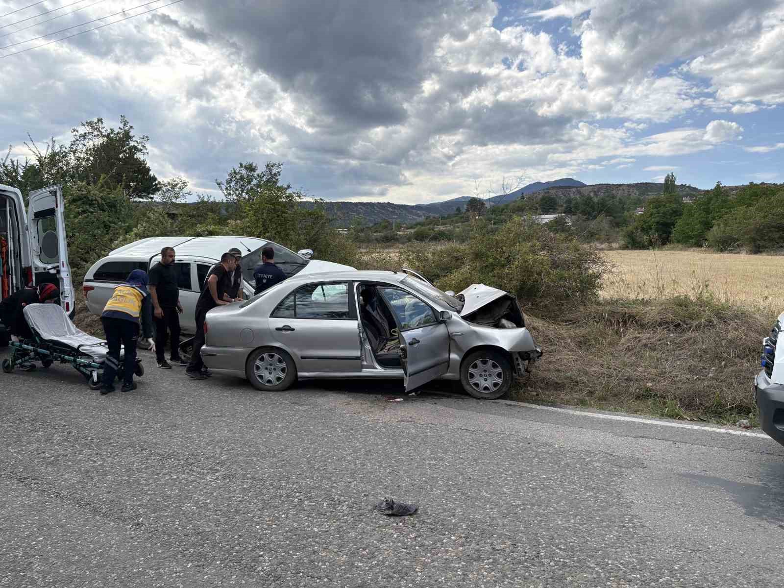 Kastamonu’da kamyonet ile otomobil çarpıştı: 4 yaralı