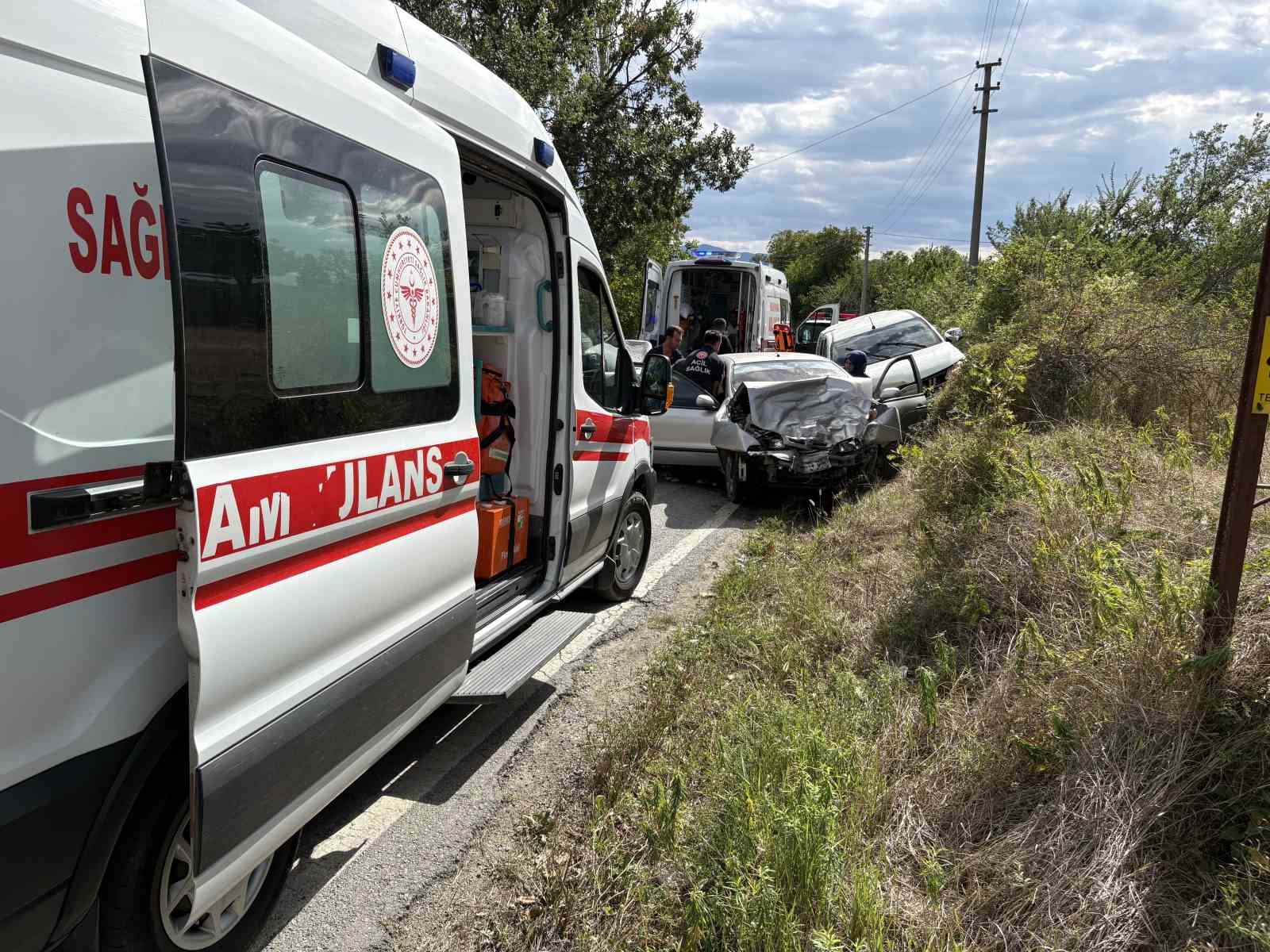 Kastamonu’da kamyonet ile otomobil çarpıştı: 4 yaralı
