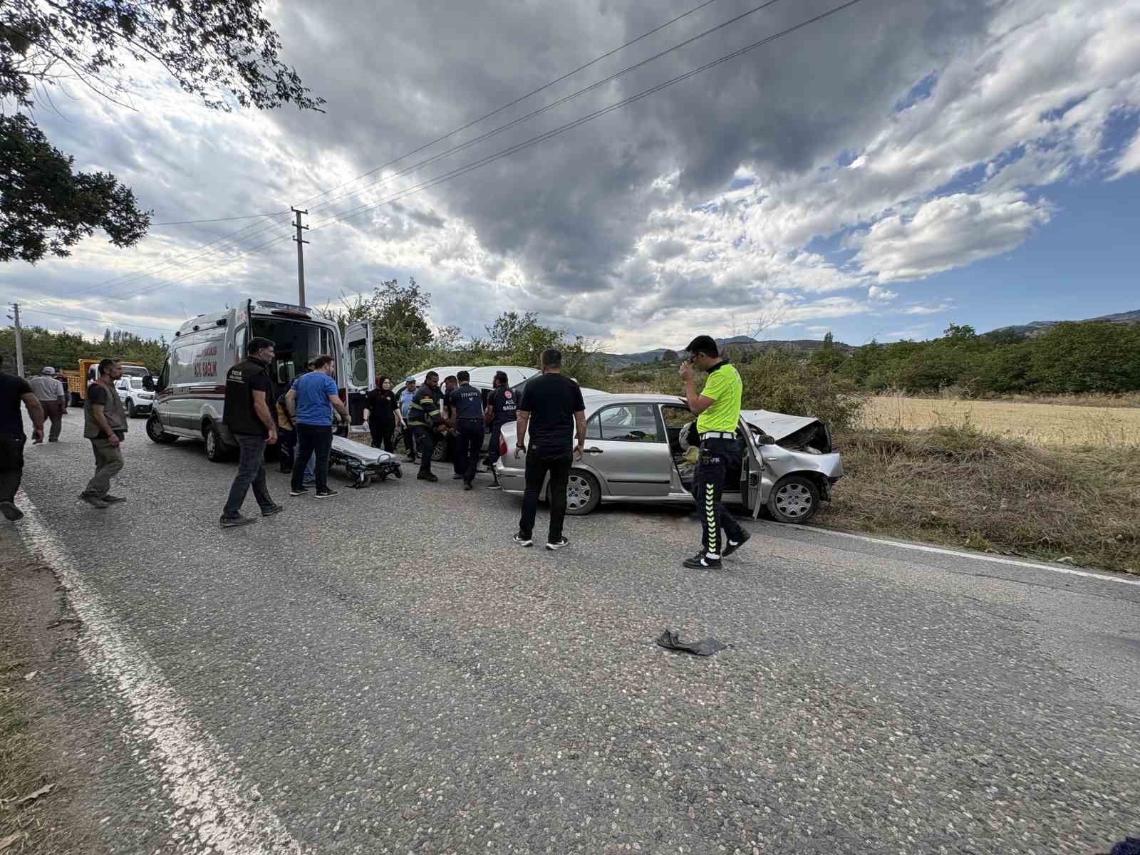 Kastamonu’da kamyonet ile otomobil çarpıştı: 4 yaralı