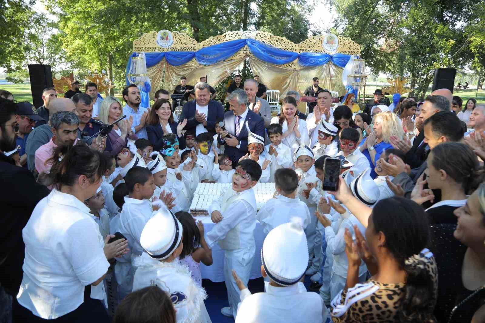 Edirne’de sünnet şöleninde renkli görüntüler oluştu
