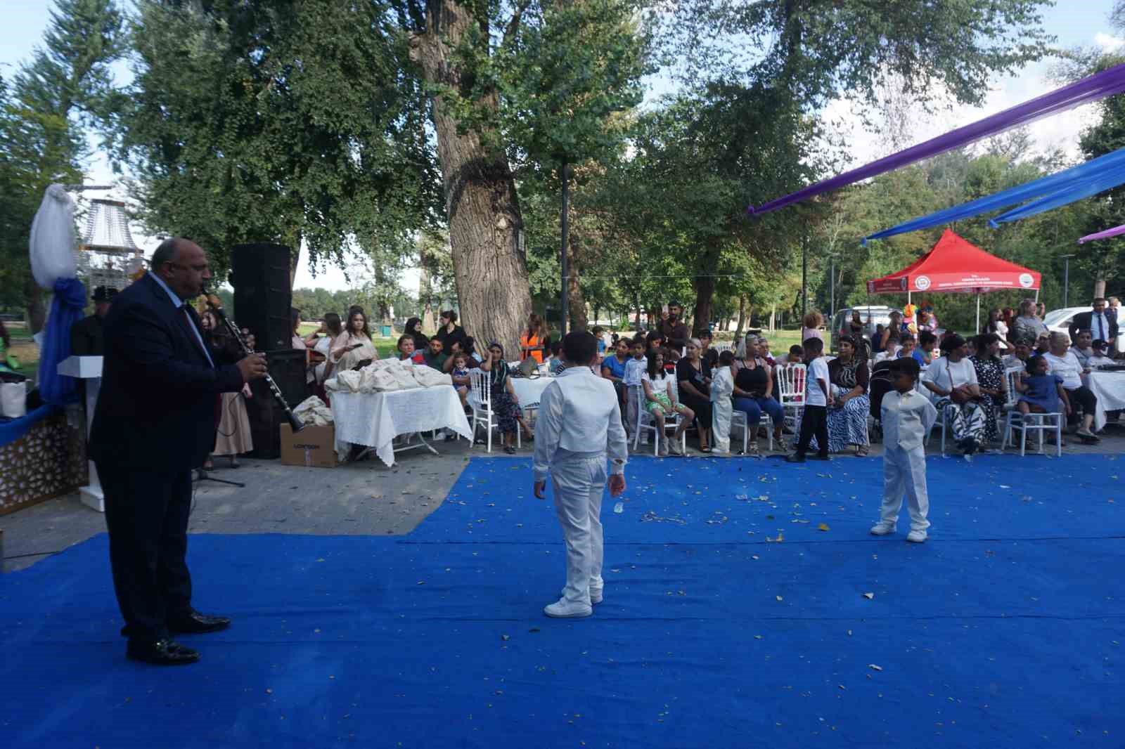 Edirne’de sünnet şöleninde renkli görüntüler oluştu