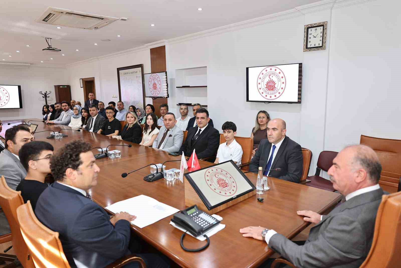 Vali Çalgan, LGS ve YKS’de dereceye giren öğrencilere övgü: "Siz bizim yüz akımızsınız"