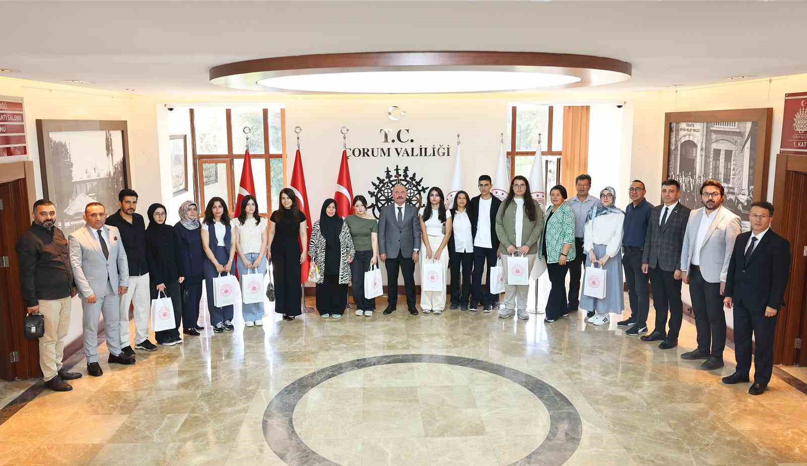 Vali Çalgan, LGS ve YKS’de dereceye giren öğrencilere övgü: "Siz bizim yüz akımızsınız"