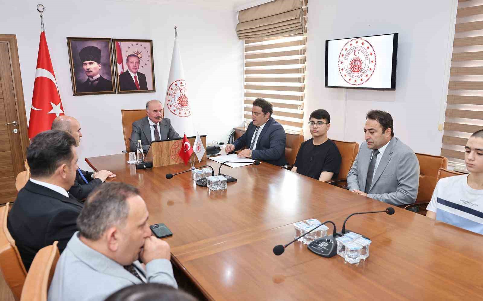 Vali Çalgan, LGS ve YKS’de dereceye giren öğrencilere övgü: "Siz bizim yüz akımızsınız"