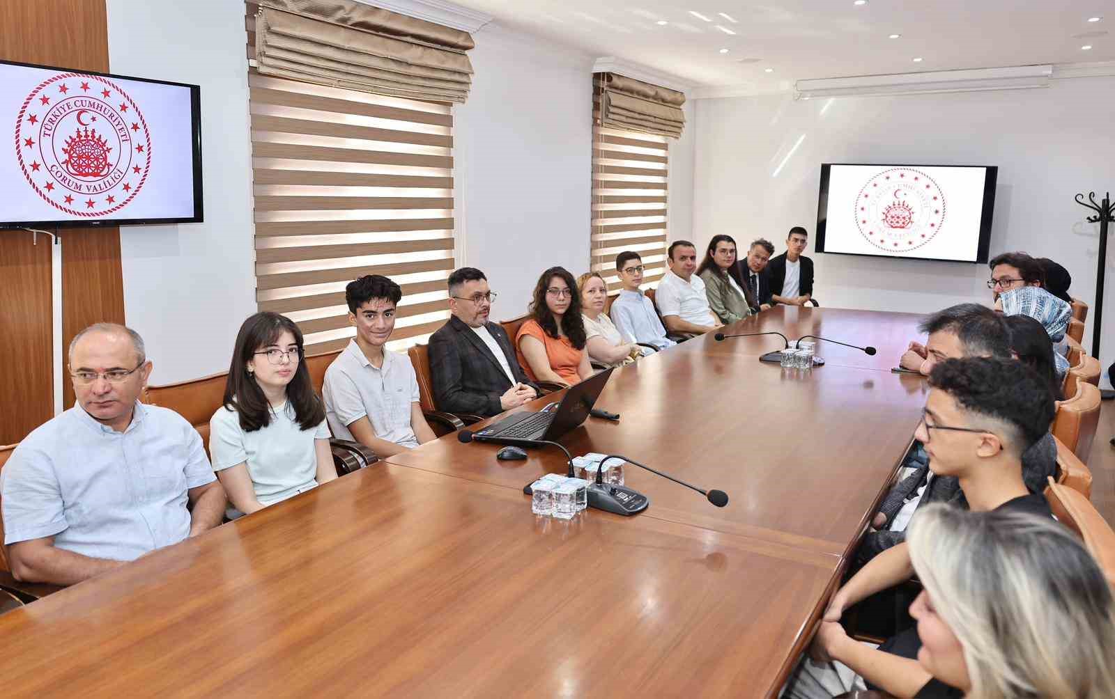 Vali Çalgan, LGS ve YKS’de dereceye giren öğrencilere övgü: "Siz bizim yüz akımızsınız"