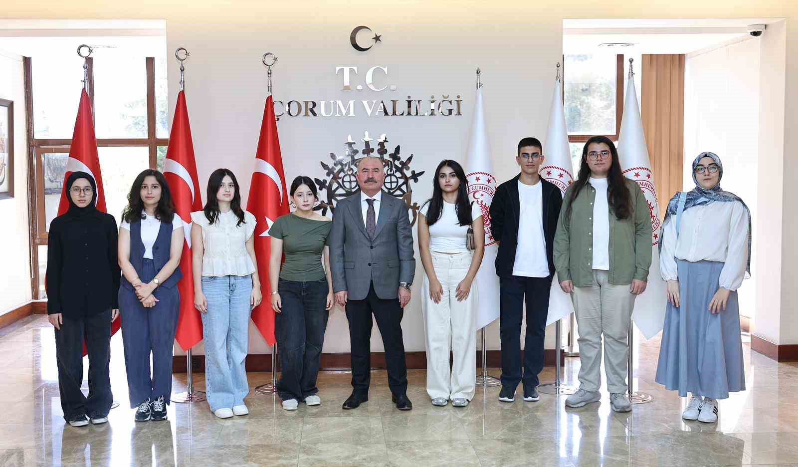 Vali Çalgan, LGS ve YKS’de dereceye giren öğrencilere övgü: "Siz bizim yüz akımızsınız"