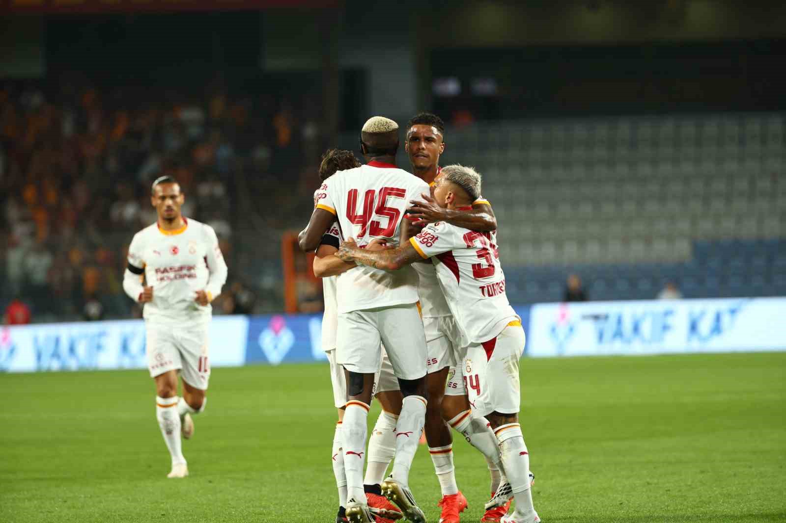 Trendyol Süper Lig: Başakşehir: 0 - Galatasaray: 1 (İlk yarı)