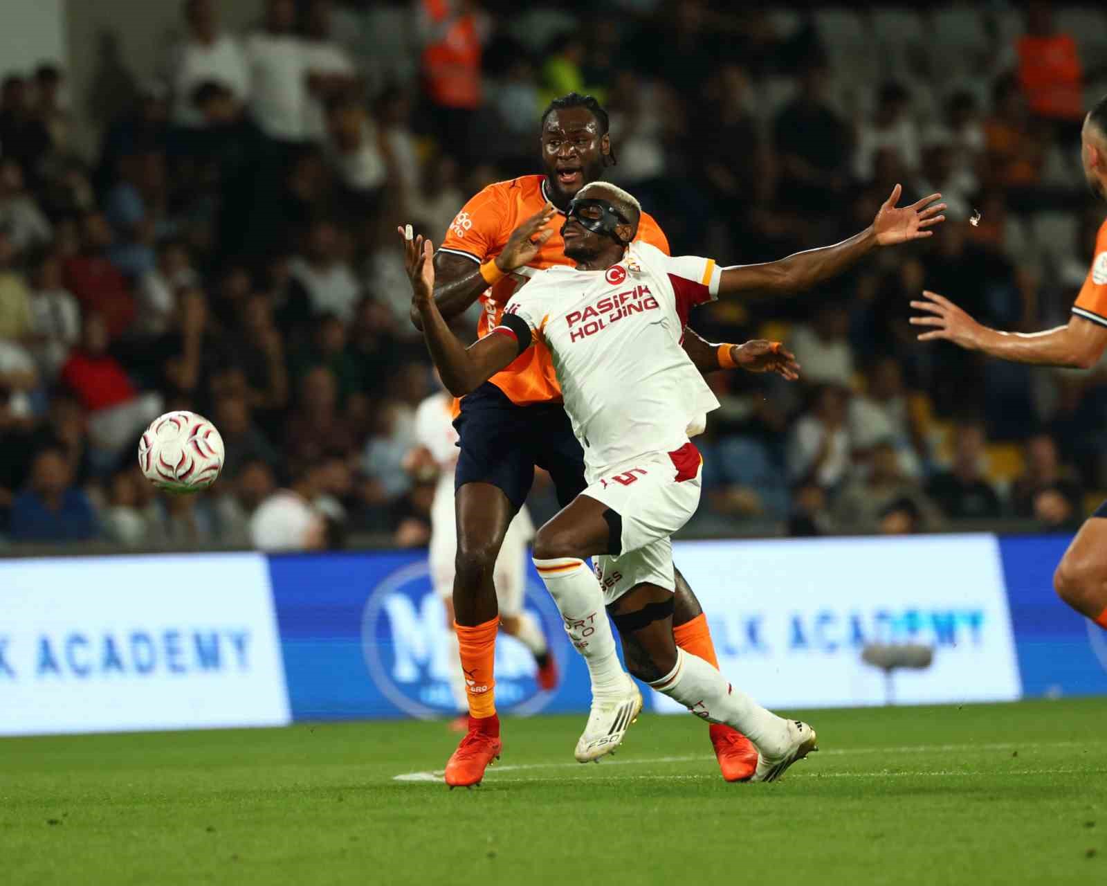 Trendyol Süper Lig: Başakşehir: 0 - Galatasaray: 1 (İlk yarı)