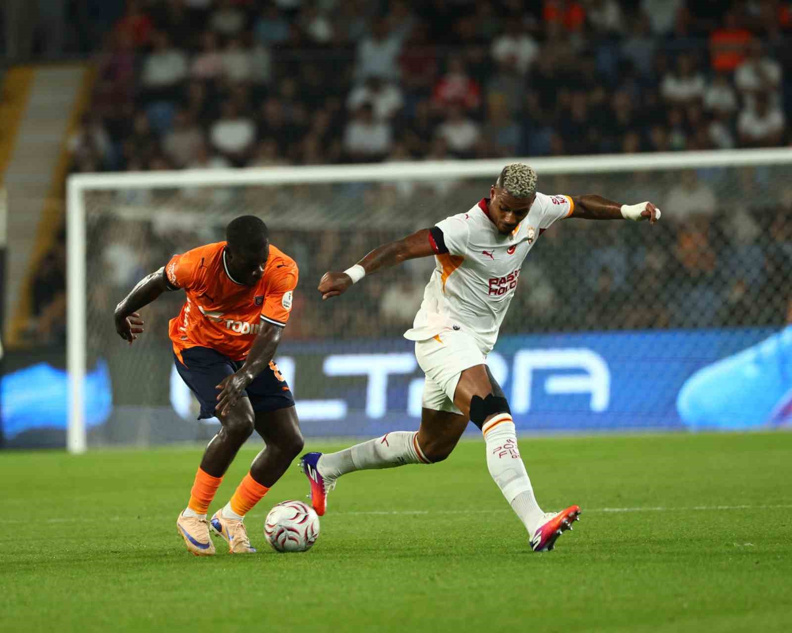 Trendyol Süper Lig: Başakşehir: 0 - Galatasaray: 1 (İlk yarı)