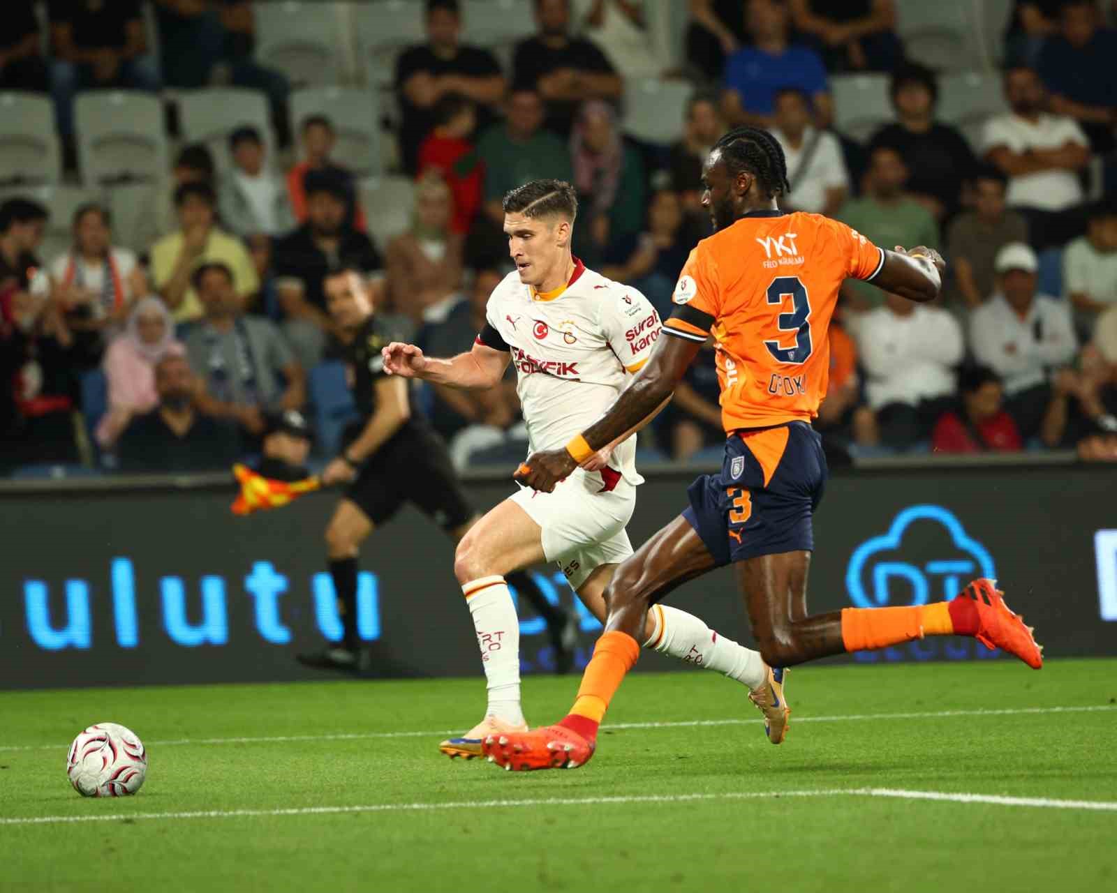 Trendyol Süper Lig: Başakşehir: 0 - Galatasaray: 1 (İlk yarı)