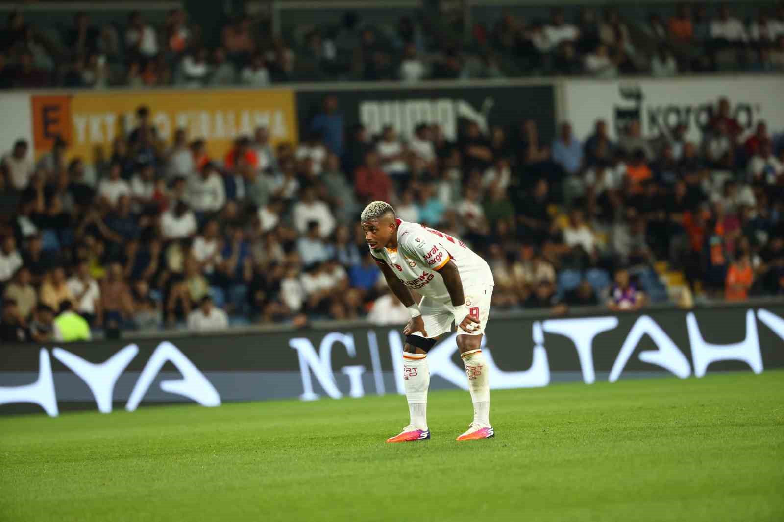 Trendyol Süper Lig: Başakşehir: 0 - Galatasaray: 1 (İlk yarı)