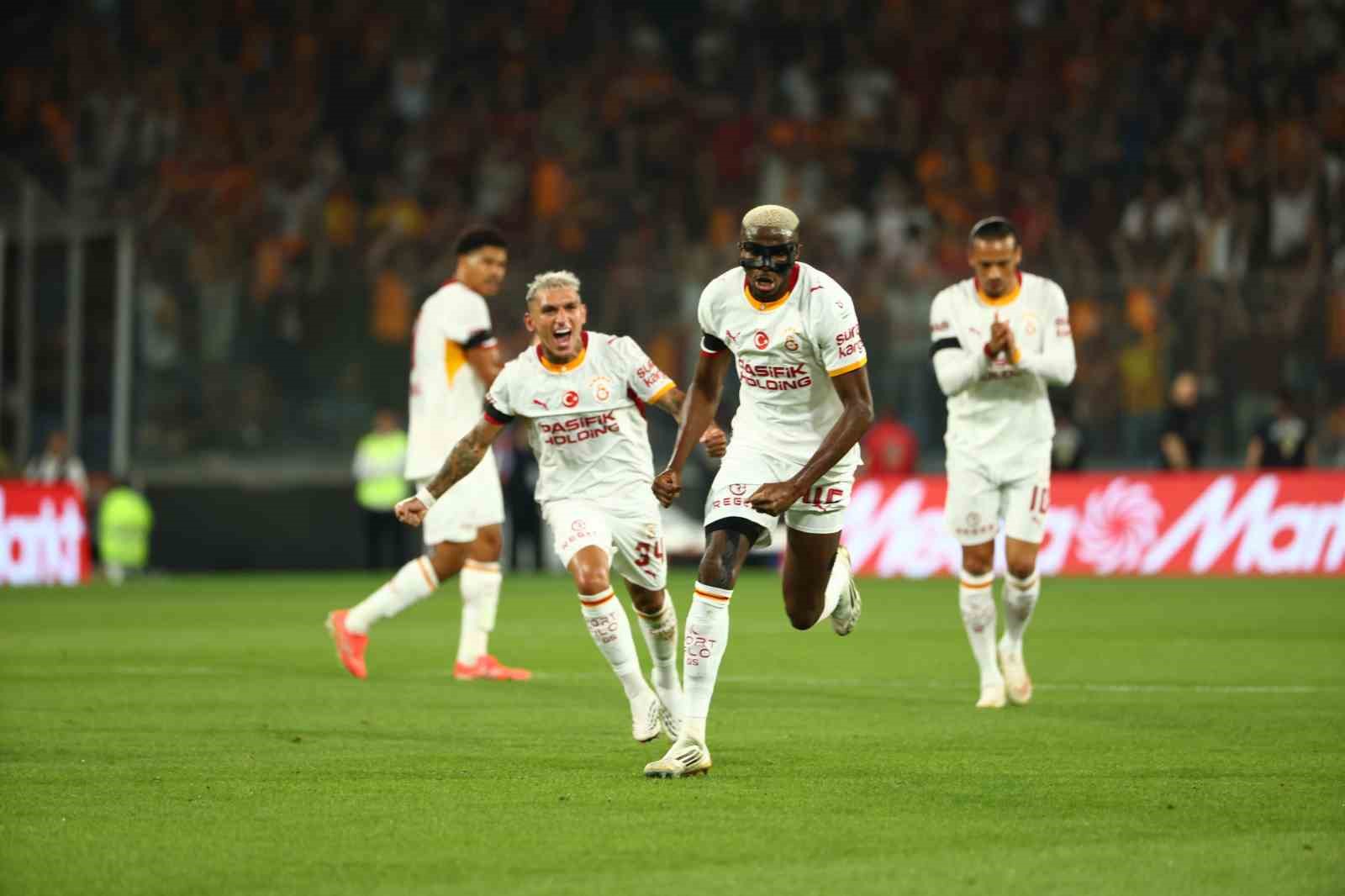 Trendyol Süper Lig: Başakşehir: 0 - Galatasaray: 1 (İlk yarı)