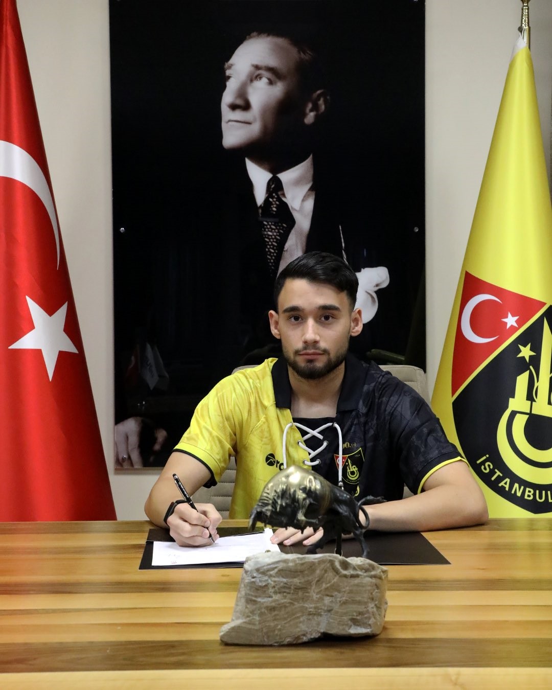İstanbulspor, Ünal Emre Durmuşhan’ı renklerine bağladı