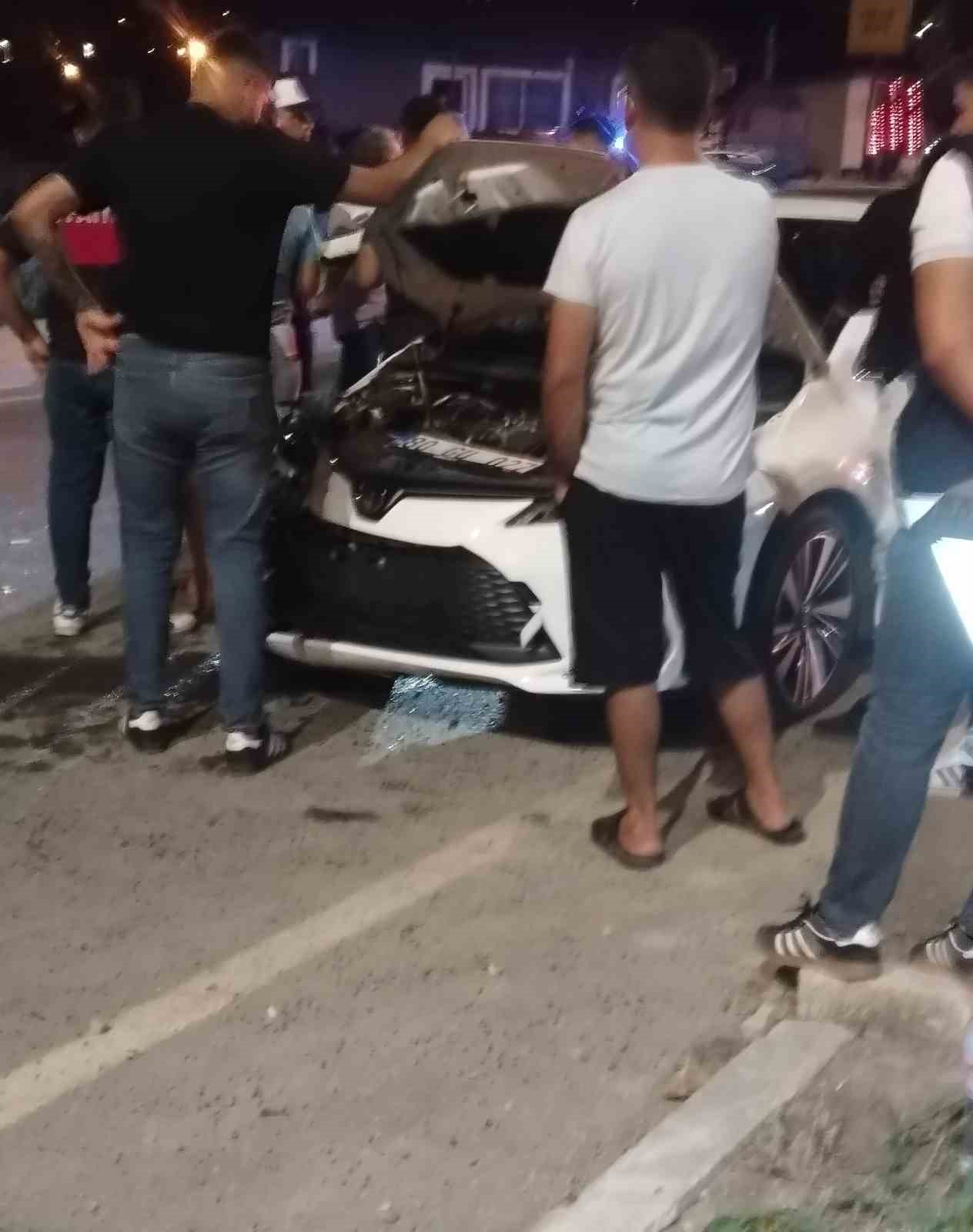 Osmaniye’de iki araç çarpıştı: 3 yaralı