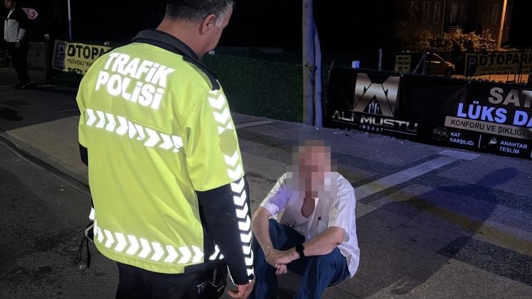 Direksiyon başında kalp krizi geçirdi, polisten yardım istedi