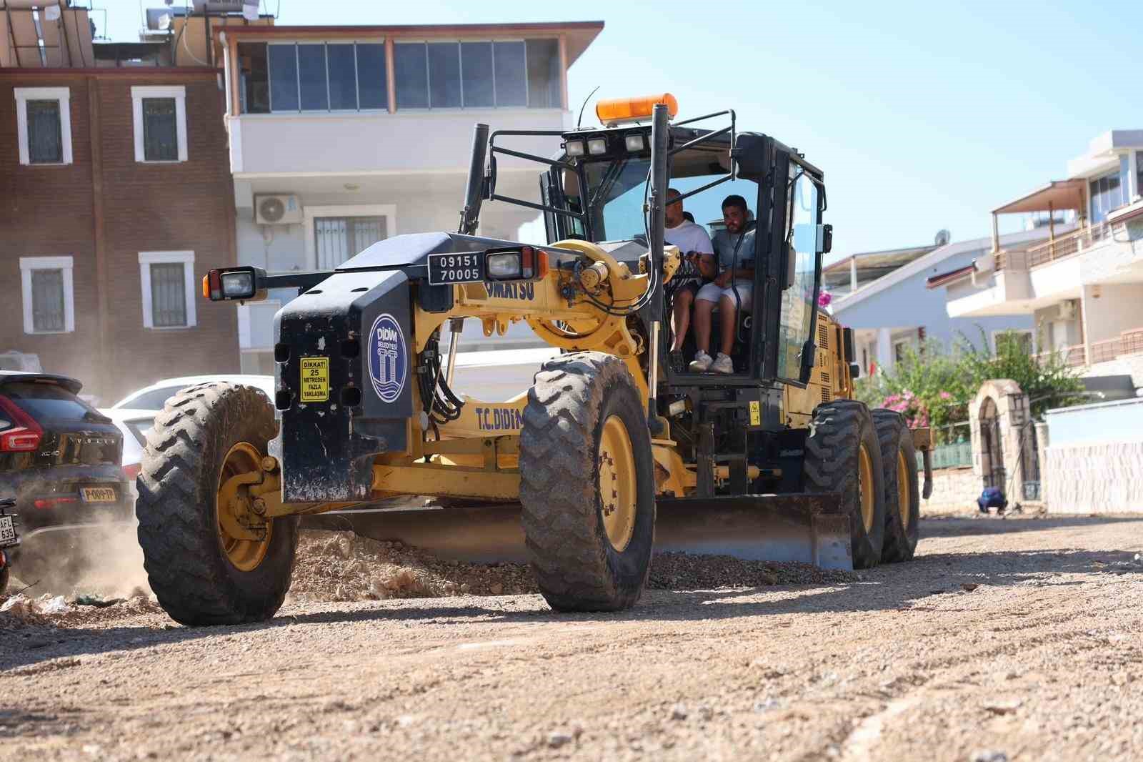 Didim’de ulaşımı rahatlatacak yol çalışması Efeler Mahallesi’nde başladı