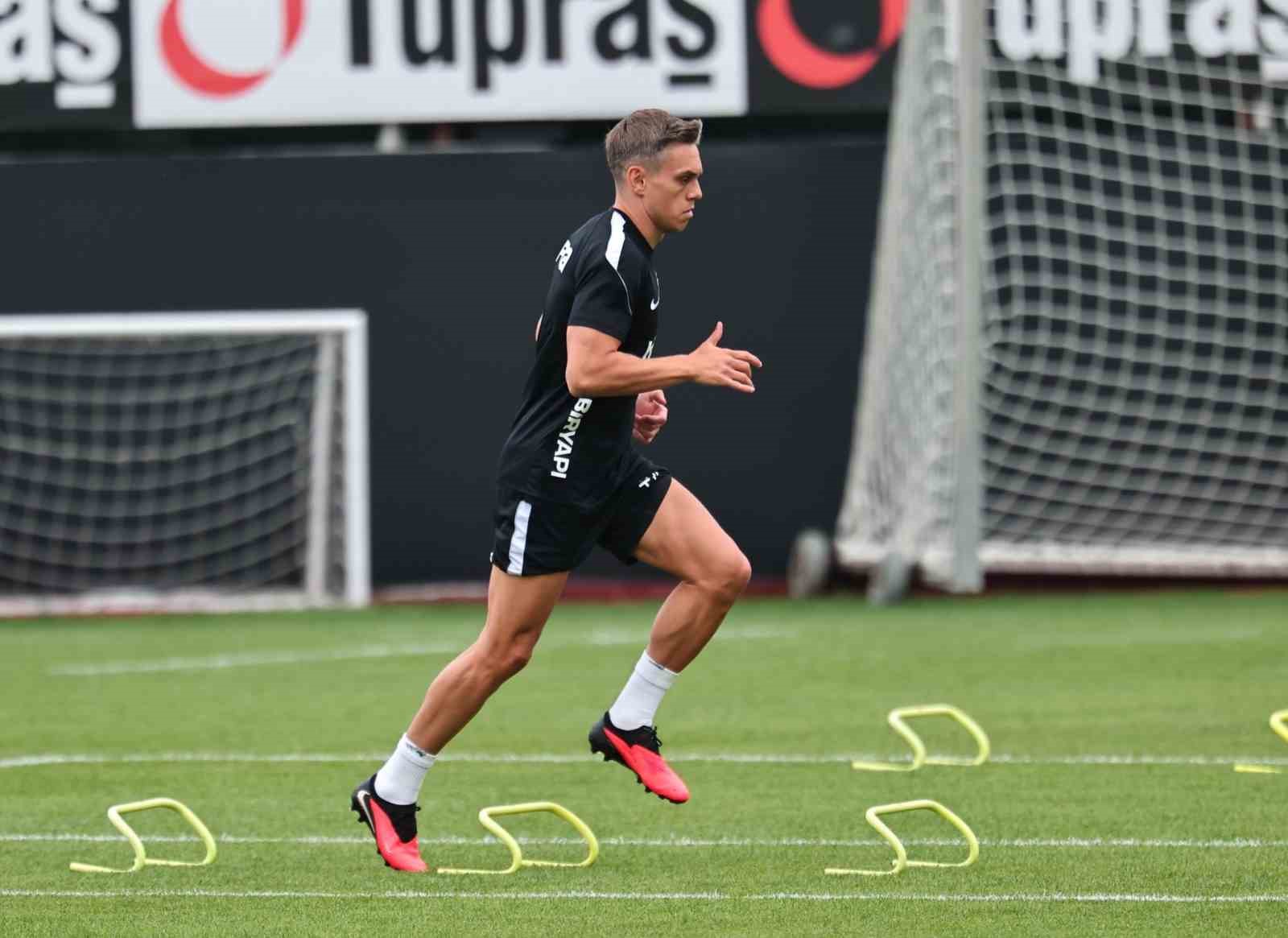 Beşiktaş, transfer döneminde 10 oyuncuyu kadrosuna kattı
