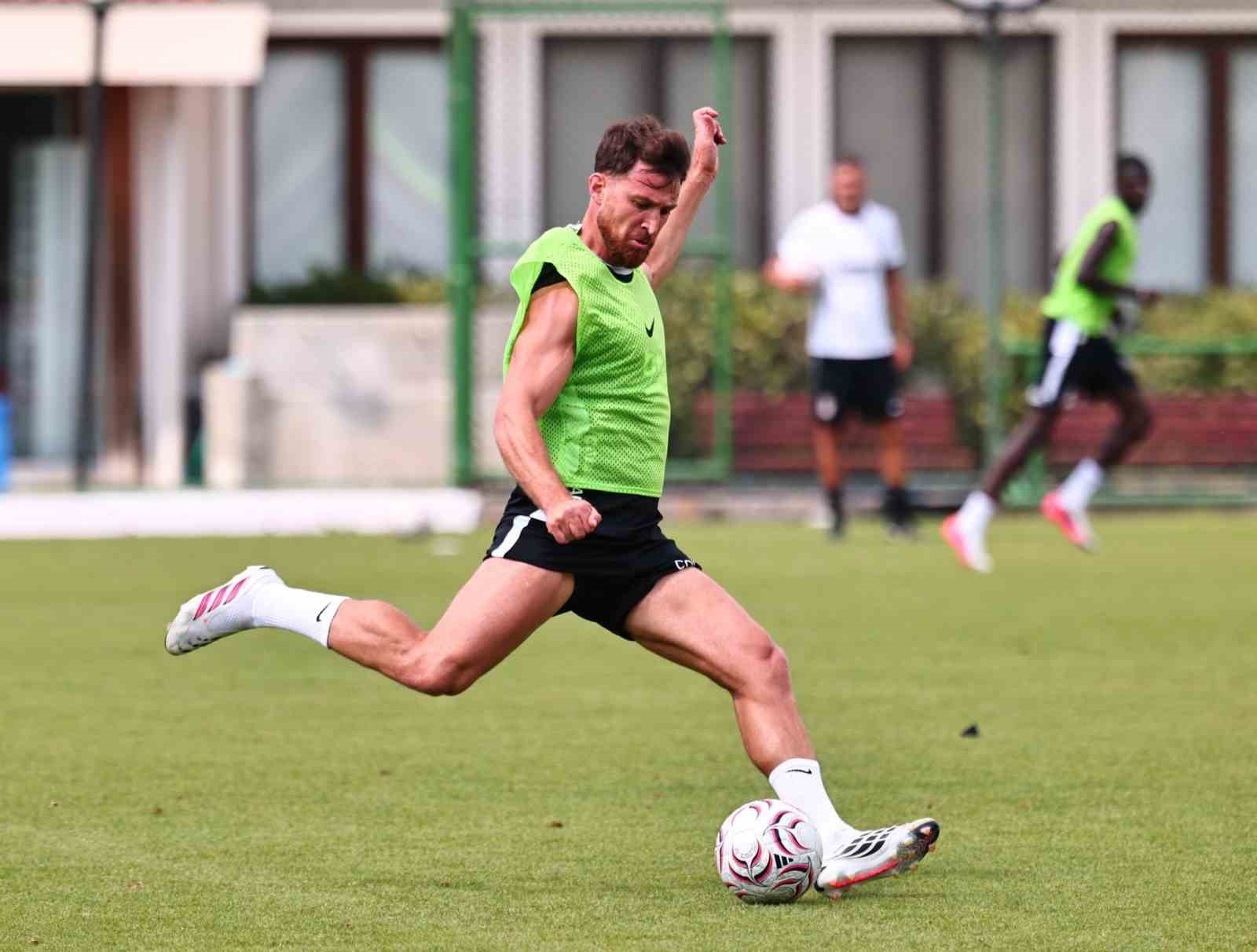 Beşiktaş, transfer döneminde 10 oyuncuyu kadrosuna kattı