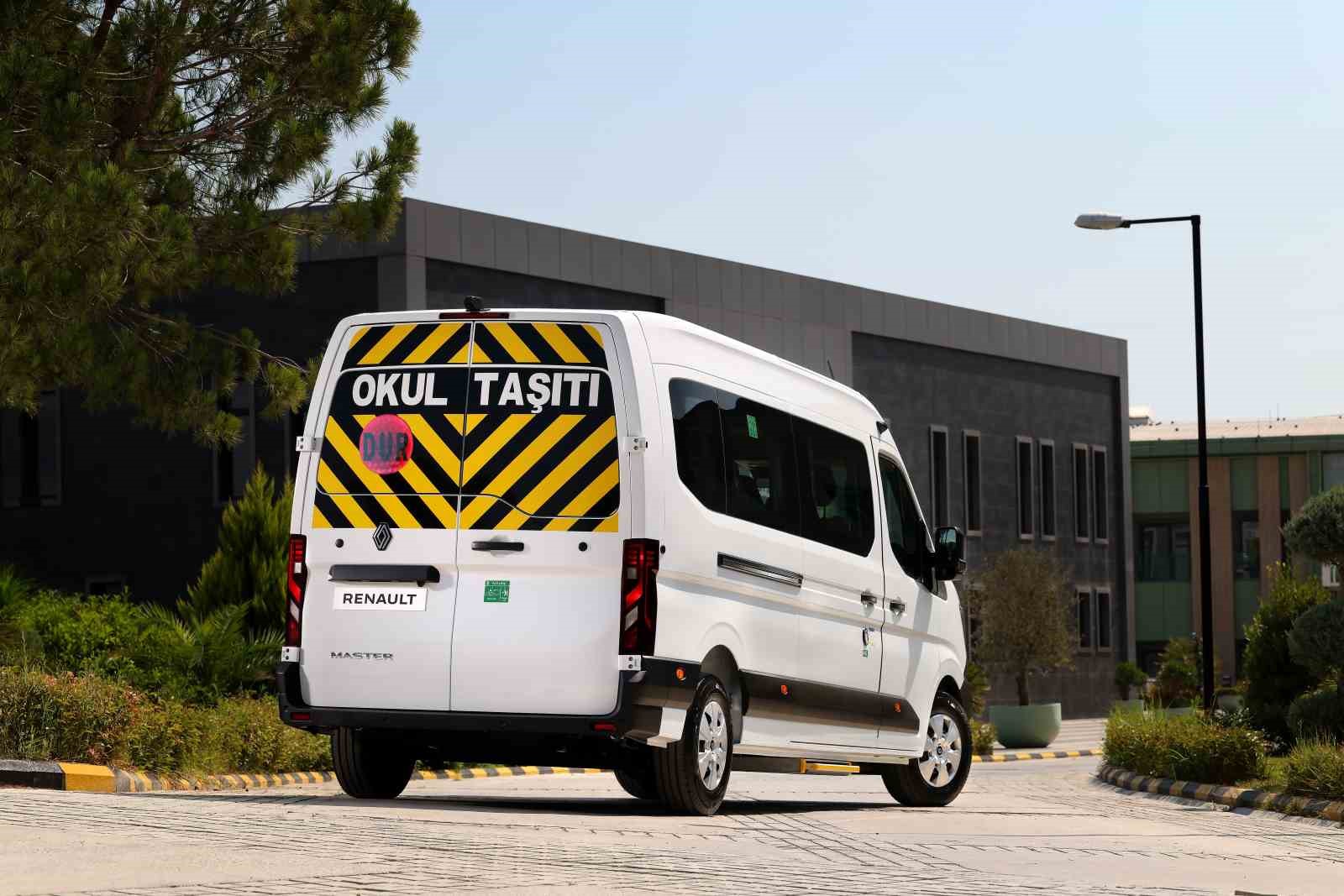 Renault Master, yenilenen minibüs ve açık kasa kamyonet modellerini kullanıcılara sundu