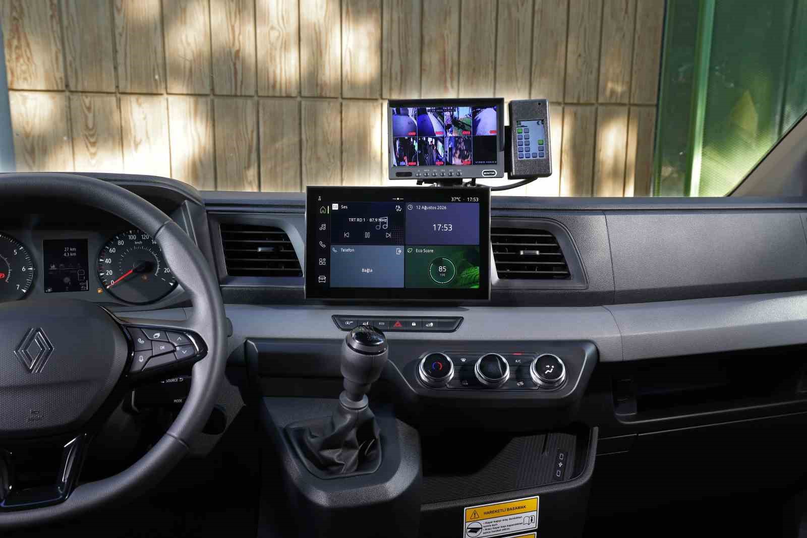 Renault Master, yenilenen minibüs ve açık kasa kamyonet modellerini kullanıcılara sundu