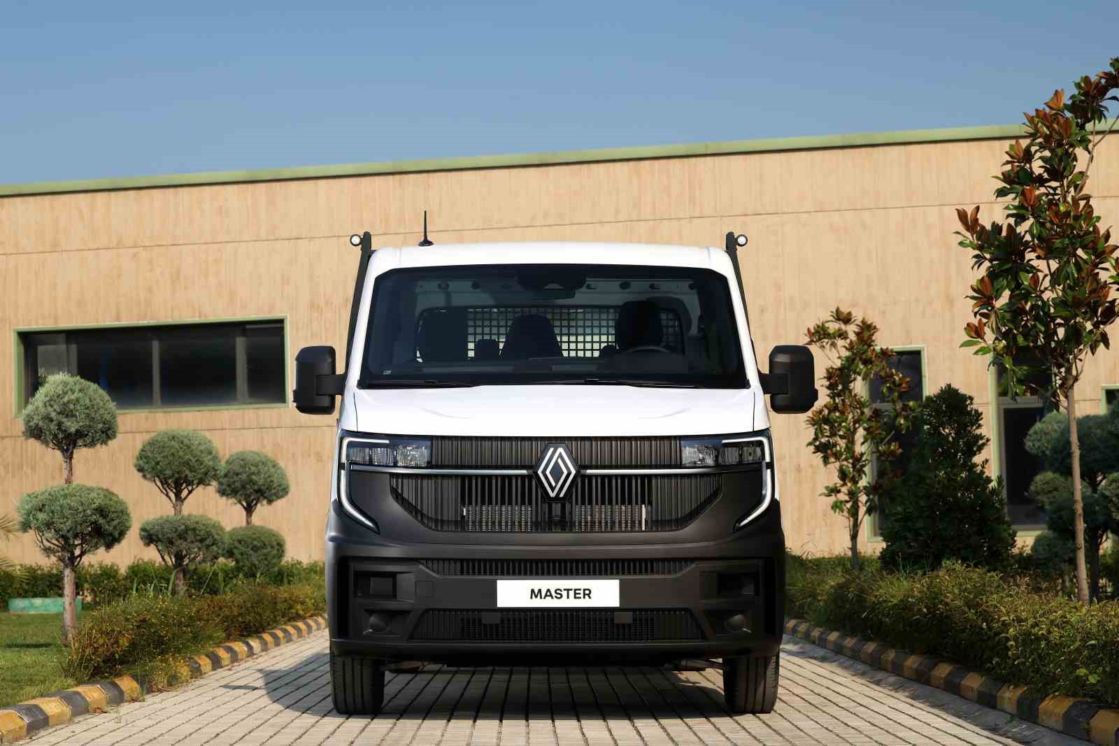 Renault Master, yenilenen minibüs ve açık kasa kamyonet modellerini kullanıcılara sundu
