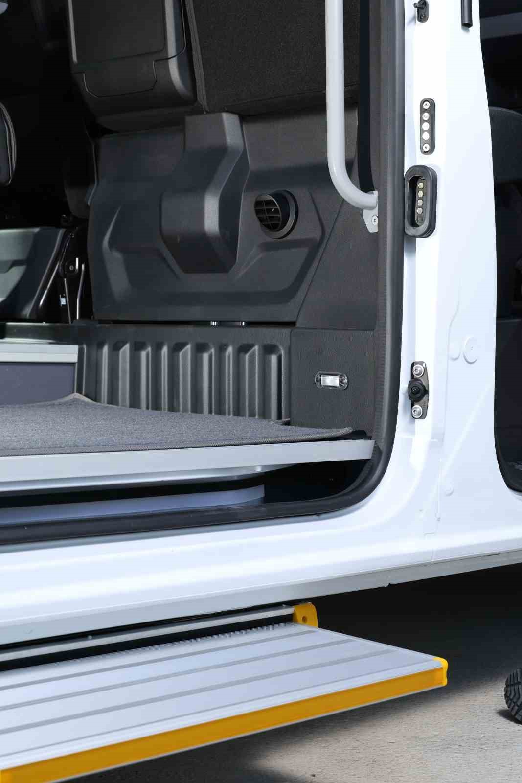 Renault Master, yenilenen minibüs ve açık kasa kamyonet modellerini kullanıcılara sundu