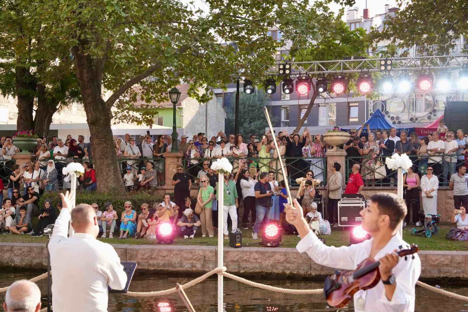 Uluslararası Eskişehir Porsuk Festivalin’de renkli günler sürüyor