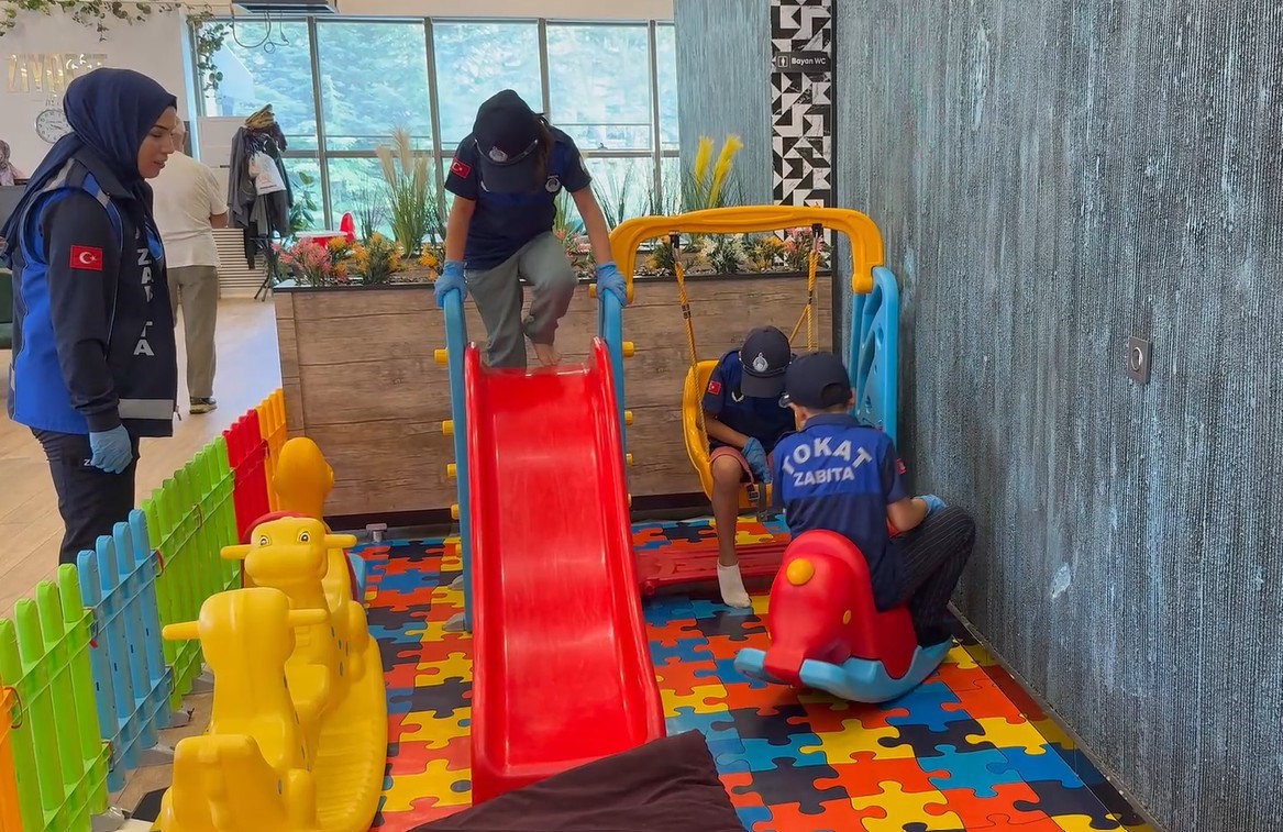 Tokat’ta minik zabıtalar hem denetledi hem de oynadı