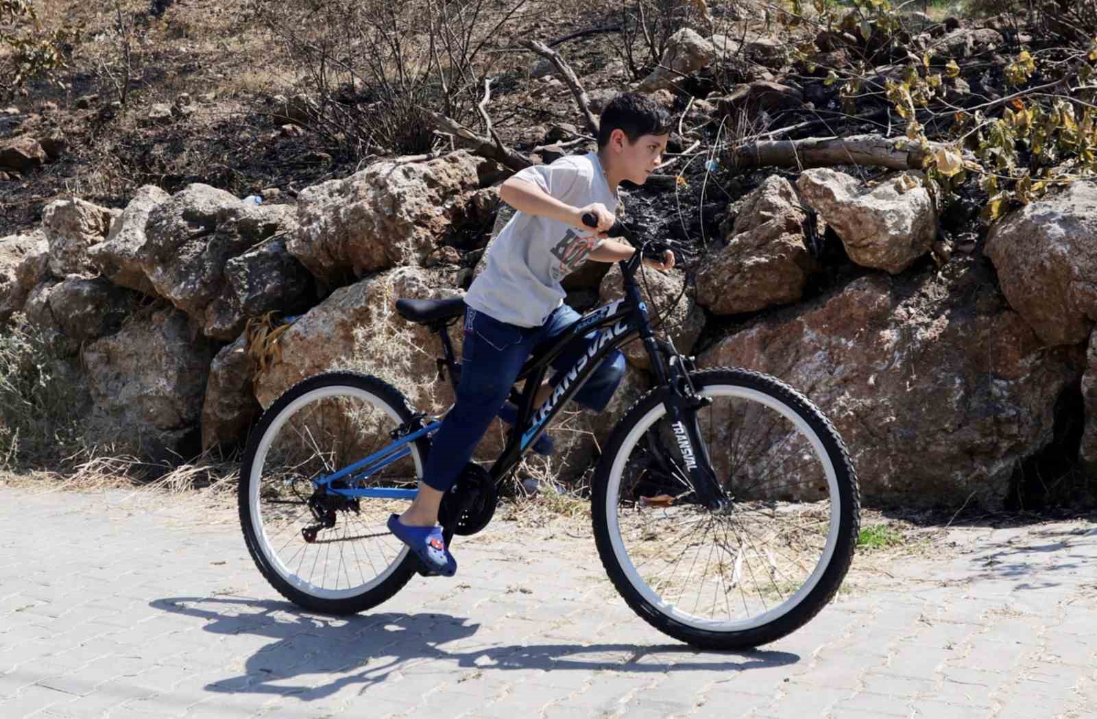 Umut’un bisikleti diğer çocuklara da ‘umut’ oldu