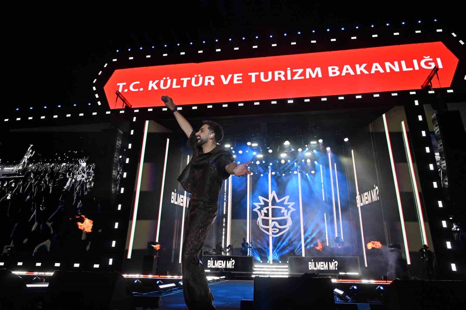 Çanakkale’de festival sahnesinde Sefo rüzgarı