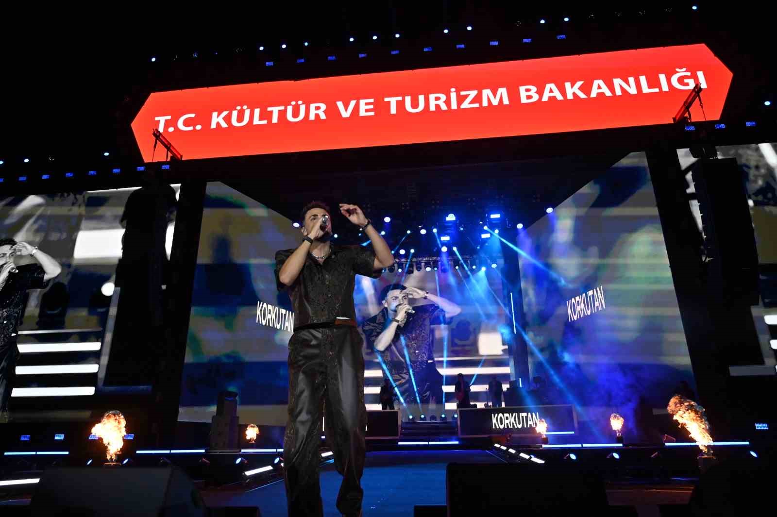 Çanakkale’de festival sahnesinde Sefo rüzgarı