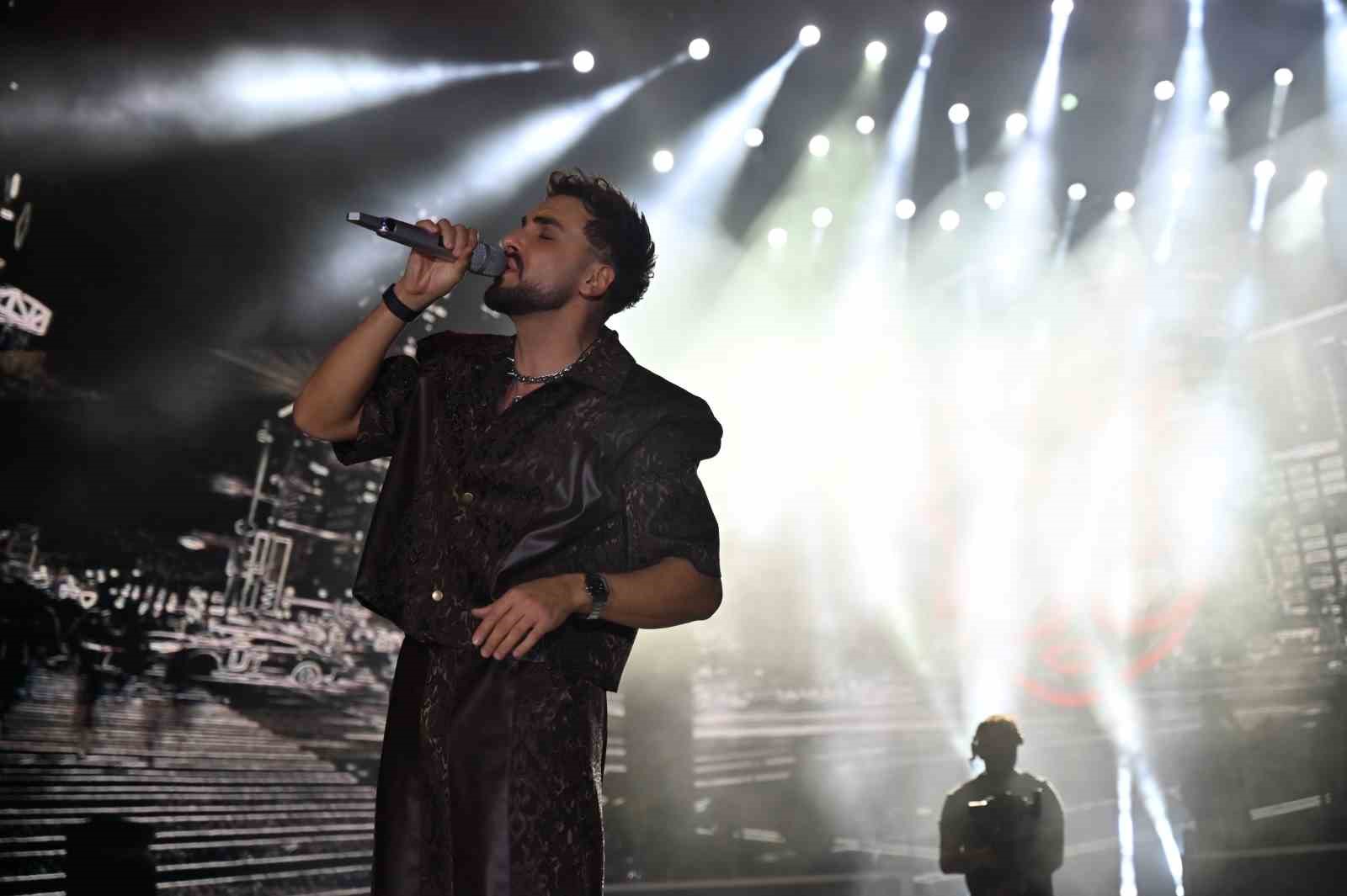 Çanakkale’de festival sahnesinde Sefo rüzgarı