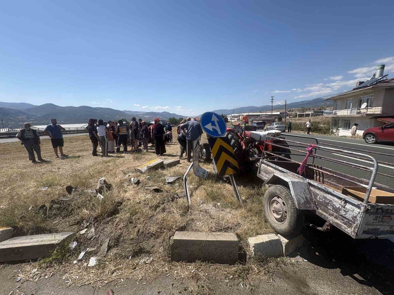 Kastamonu’da traktör ile otomobil çarpıştı: 9 yaralı