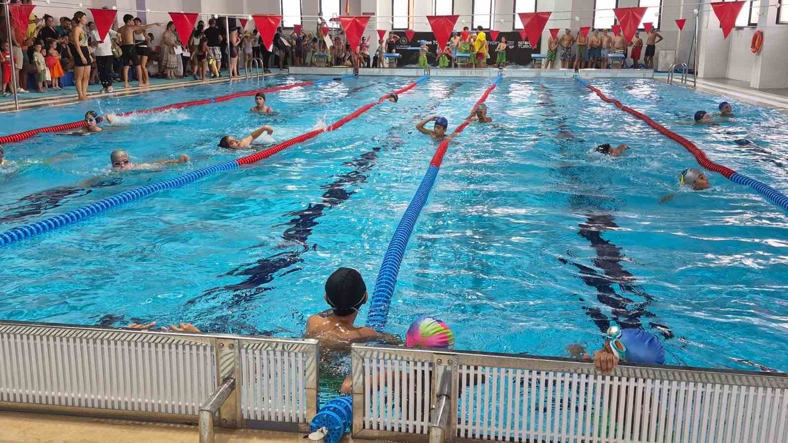 Yüzme Bilmeyen Kalmasın Projesi ile çocuklar suyla buluşuyor