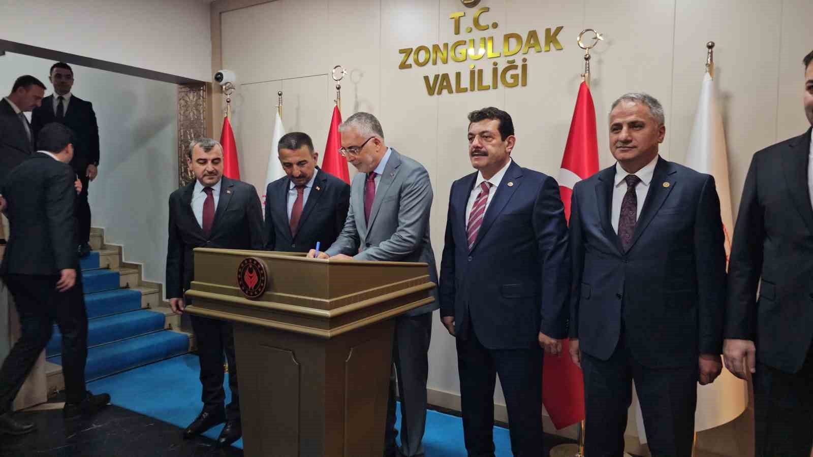 Bakan Işıkhan Zonguldak’ta ziyaretlerde bulundu